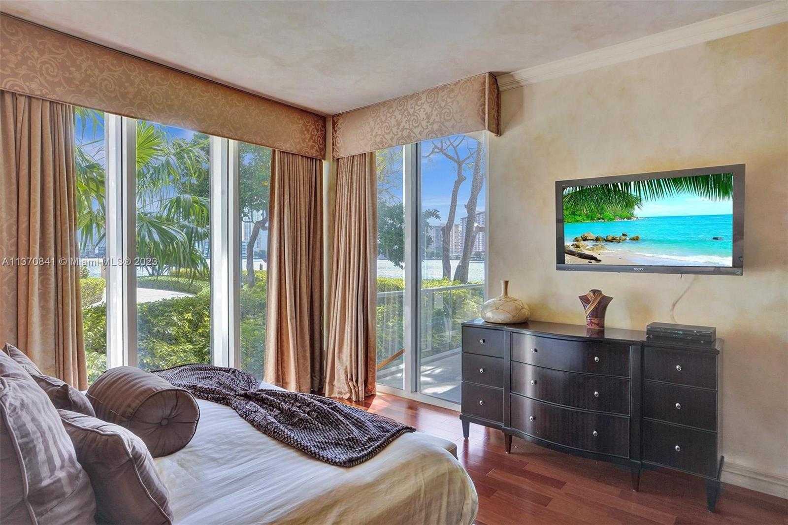 Small Image of 2600 ISLAND BLVD #101, Aventura Number 3