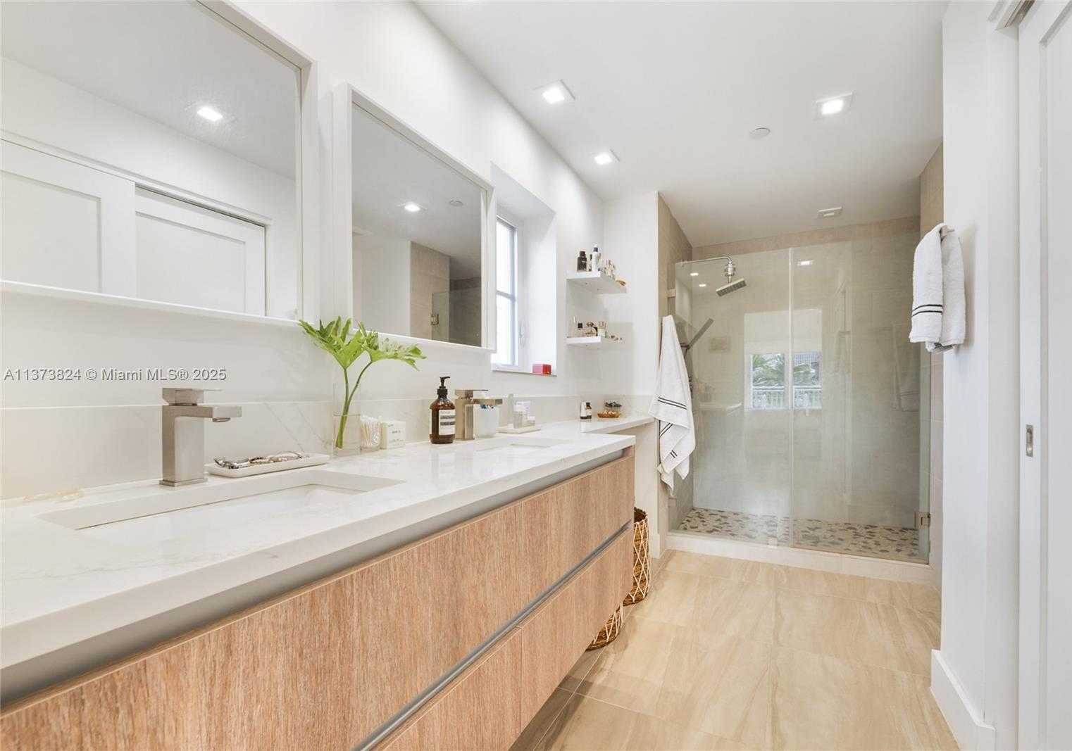 Small Image of 120 SALAMANCA AVE #3B, Coral Gables Number 10