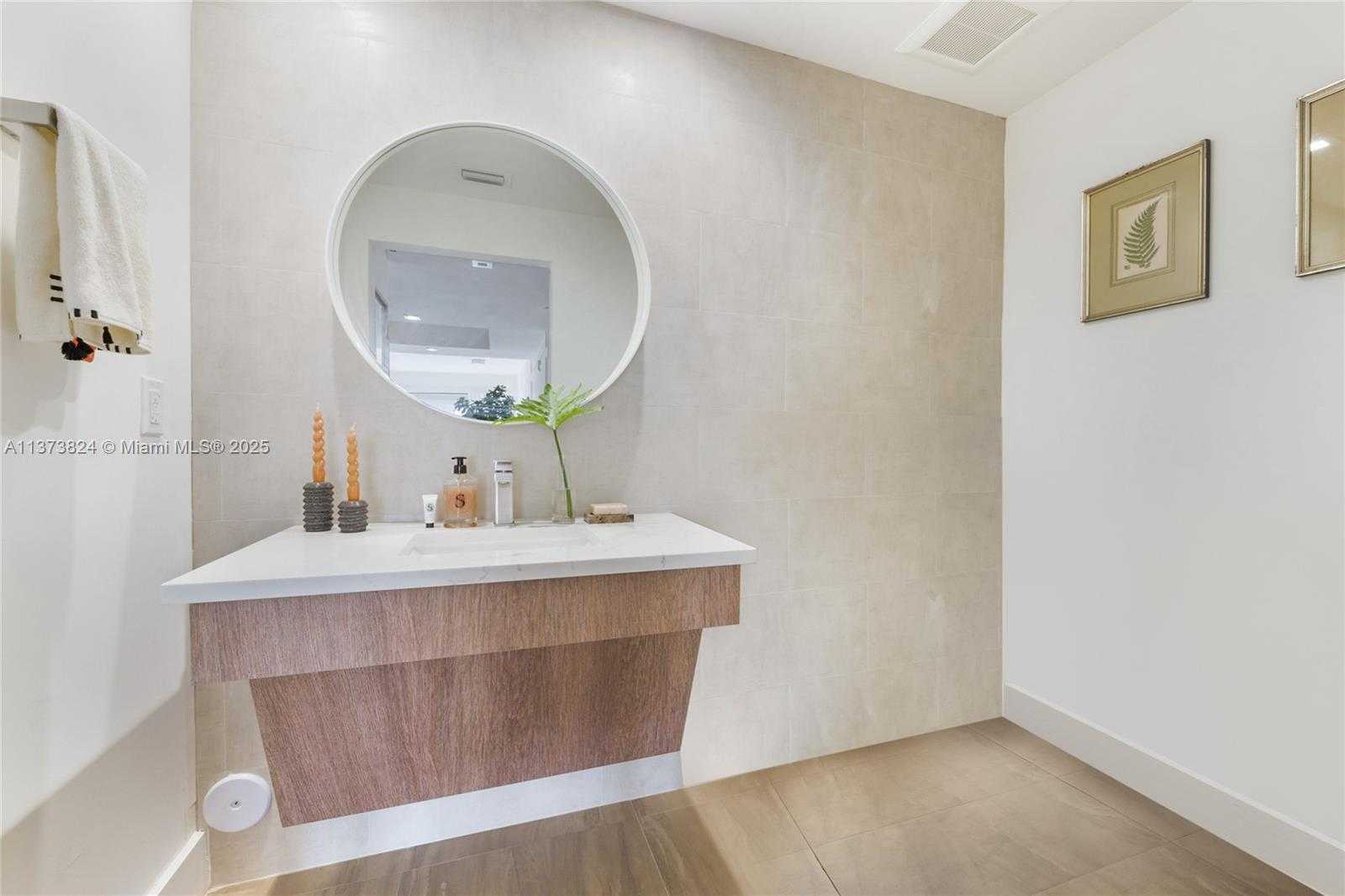 Small Image of 120 SALAMANCA AVE #3B, Coral Gables Number 4