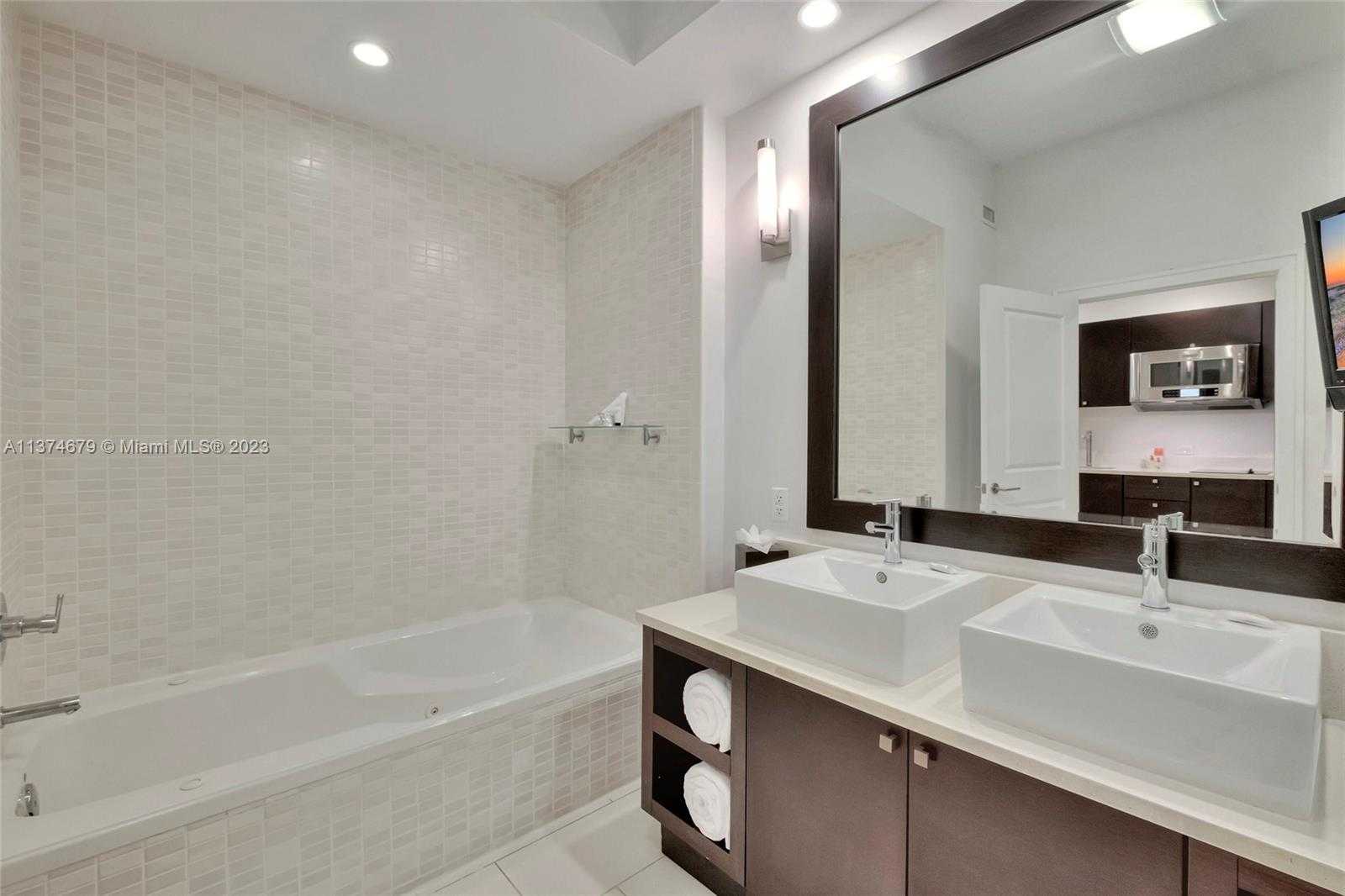 Small Image of 5300 NORTH WEST 87TH AVE #606, Doral Number 4