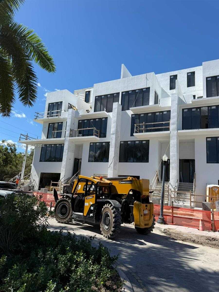 Small Image of 7300 TROUVILLE ESPLANADE #3, Miami Beach Number 3