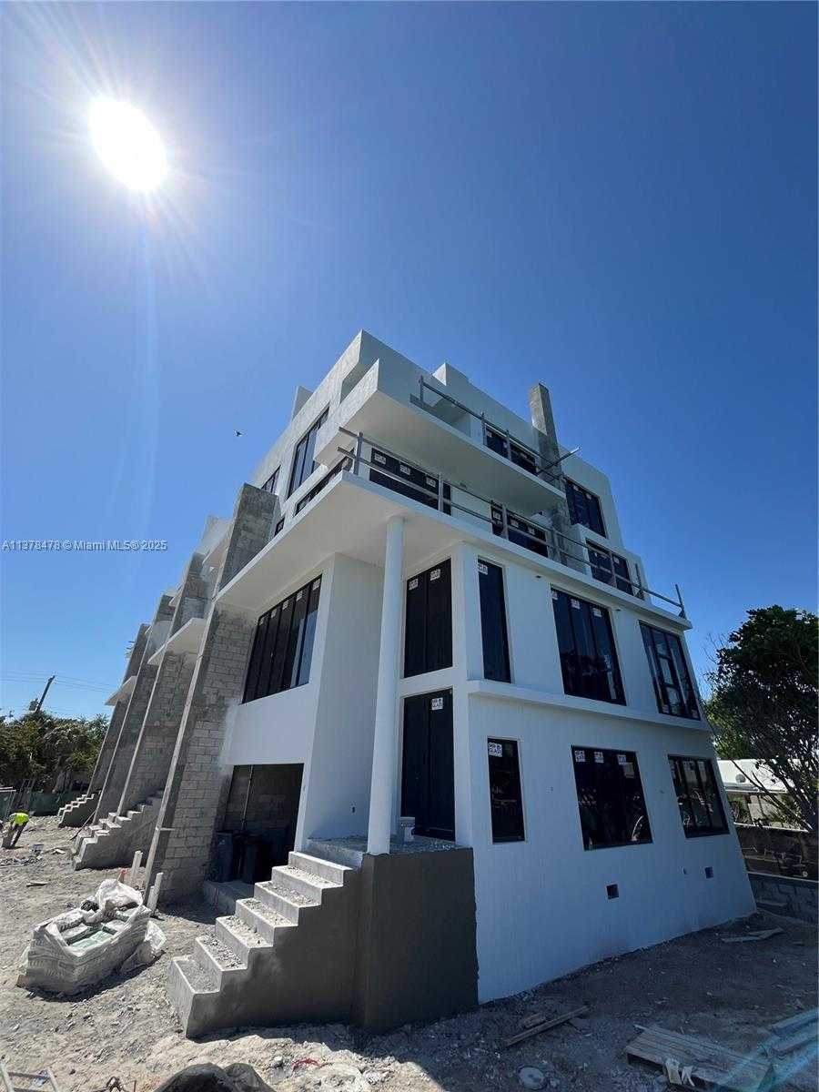 Small Image of 7300 TROUVILLE ESPLANADE #3, Miami Beach Number 5