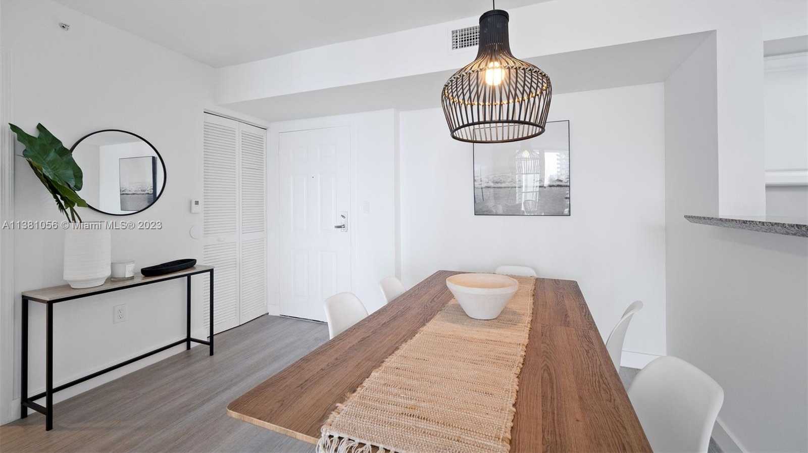Small Image of 1155 Brickell Bay Dr, Miami, FL 33131, USA Number 47