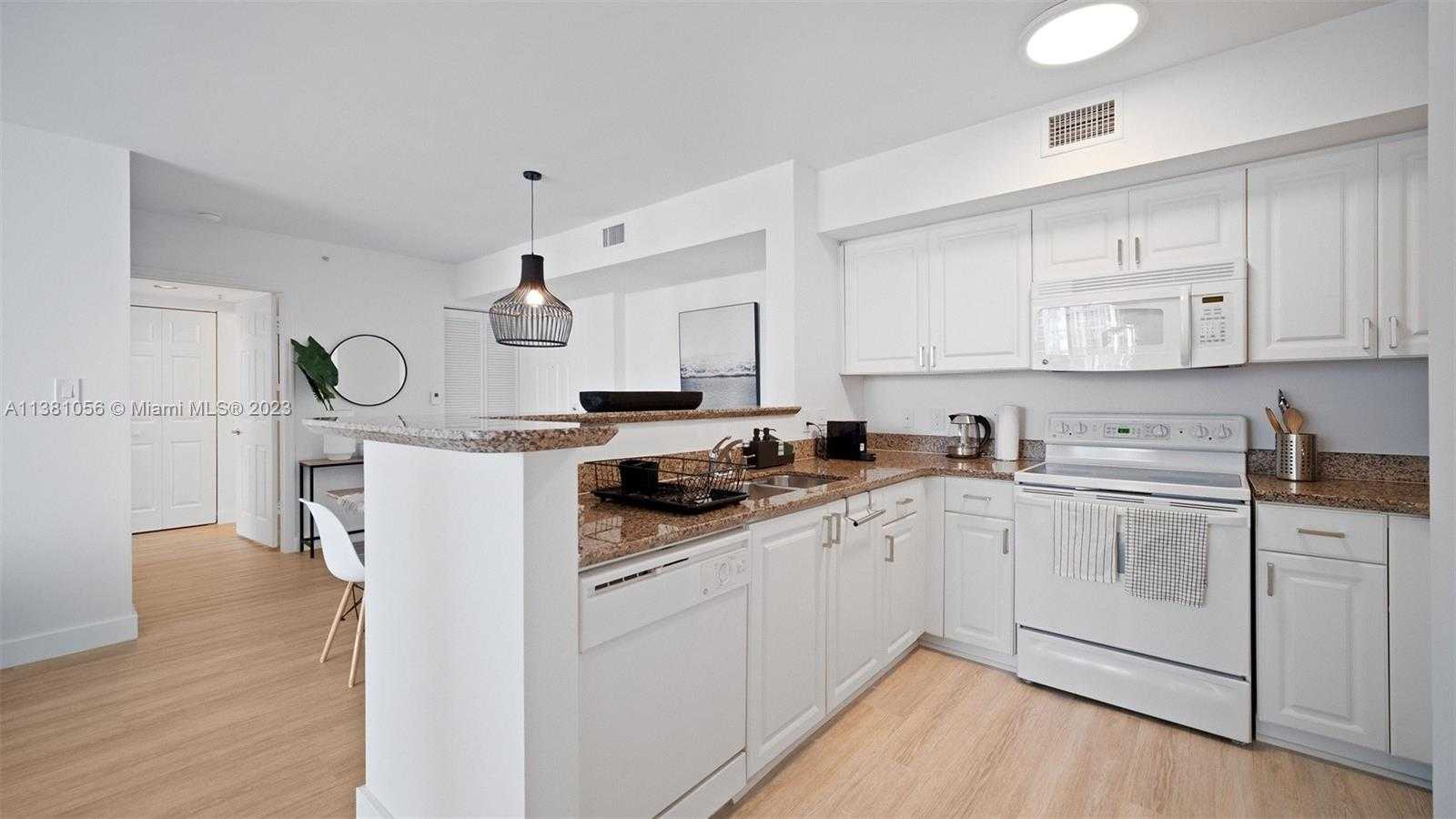 Small Image of 1155 Brickell Bay Dr, Miami, FL 33131, USA Number 49