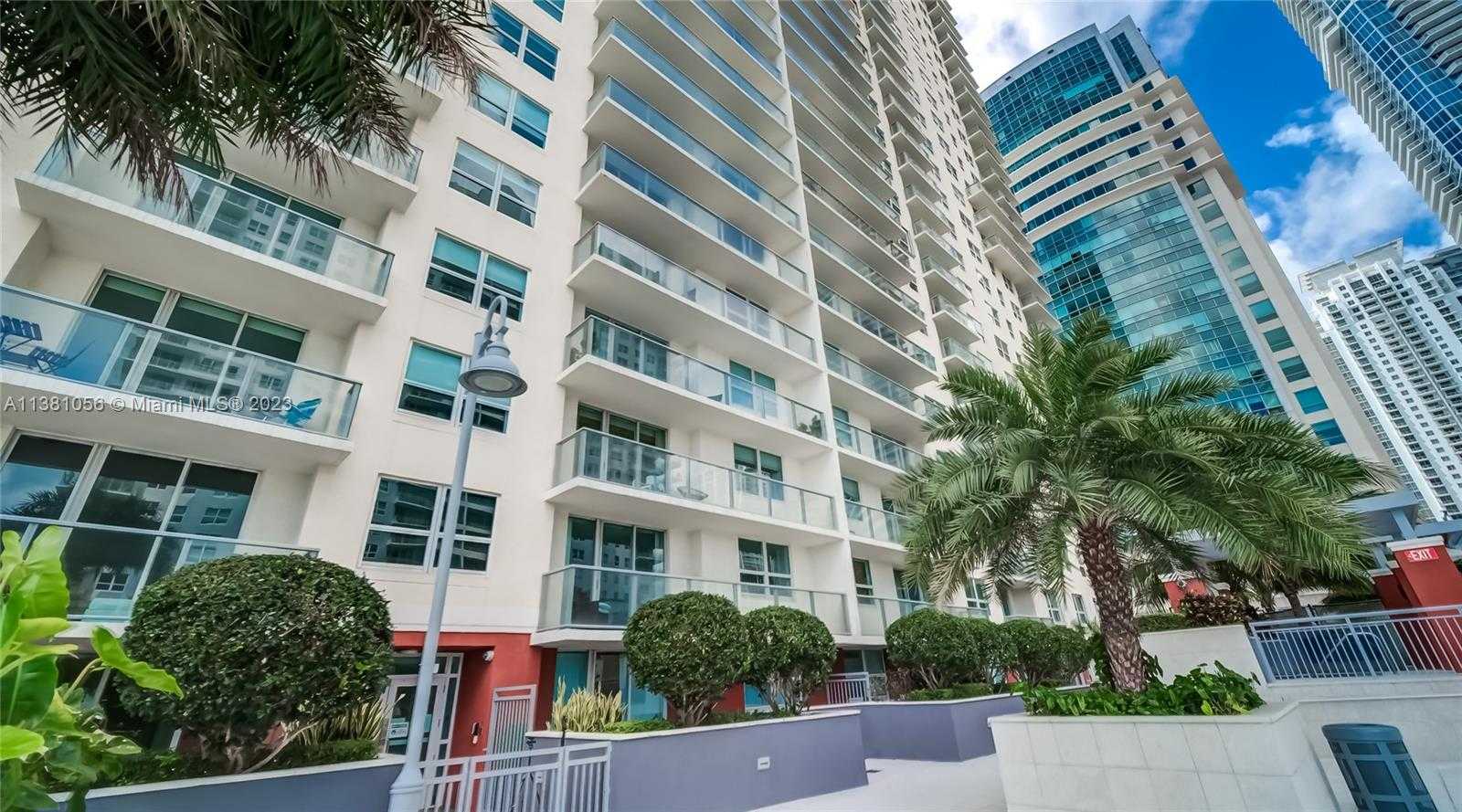 Small Image of 1155 Brickell Bay Dr, Miami, FL 33131, USA Number 5