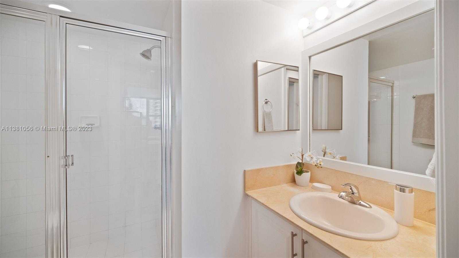 Small Image of 1155 Brickell Bay Dr, Miami, FL 33131, USA Number 51