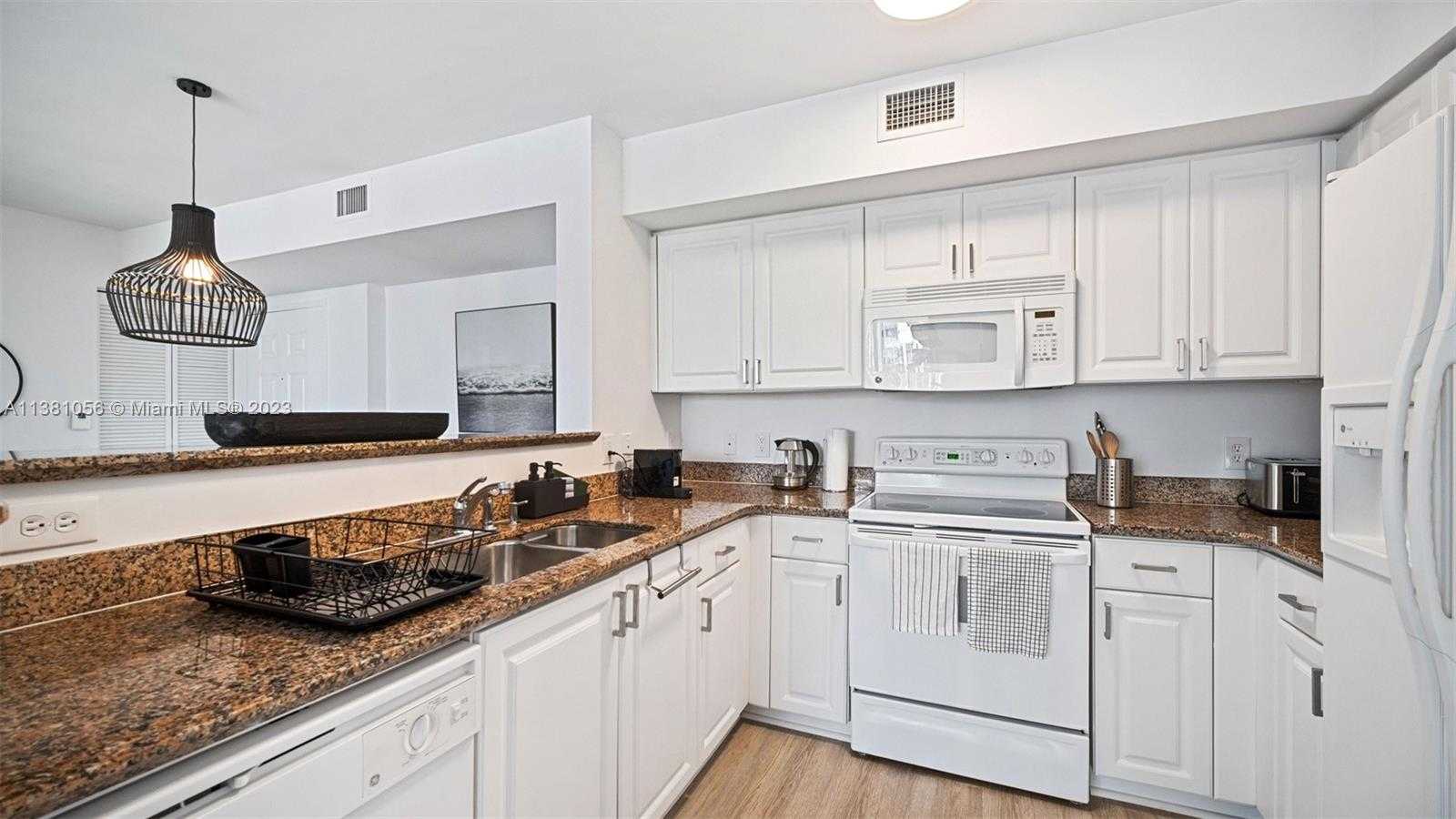 Small Image of 1155 Brickell Bay Dr, Miami, FL 33131, USA Number 60