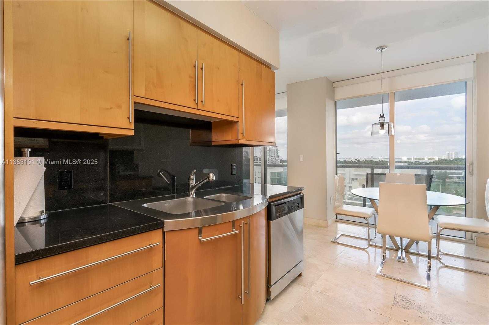 Small Image of 6365 COLLINS AVE #907, Miami Beach Number 19