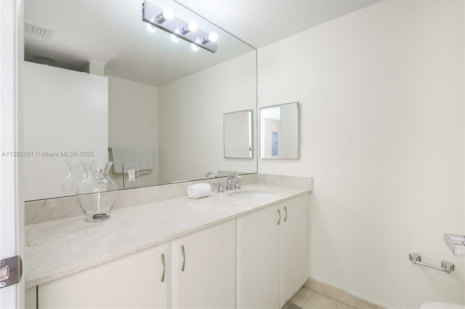 Small Image of 6365 COLLINS AVE #907, Miami Beach Number 30