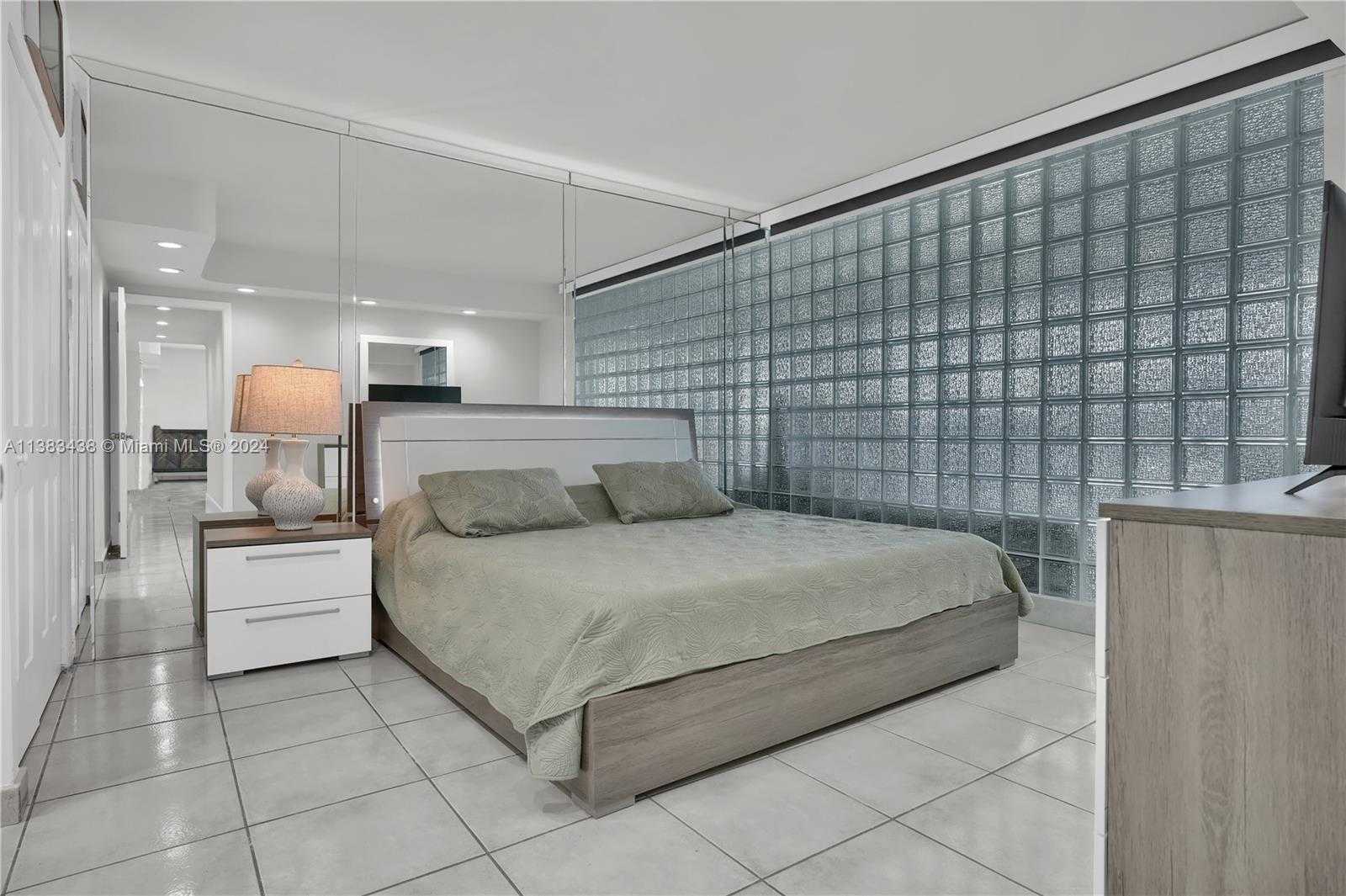 Small Image of 5401 COLLINS AVE #601, Miami Beach Number 19