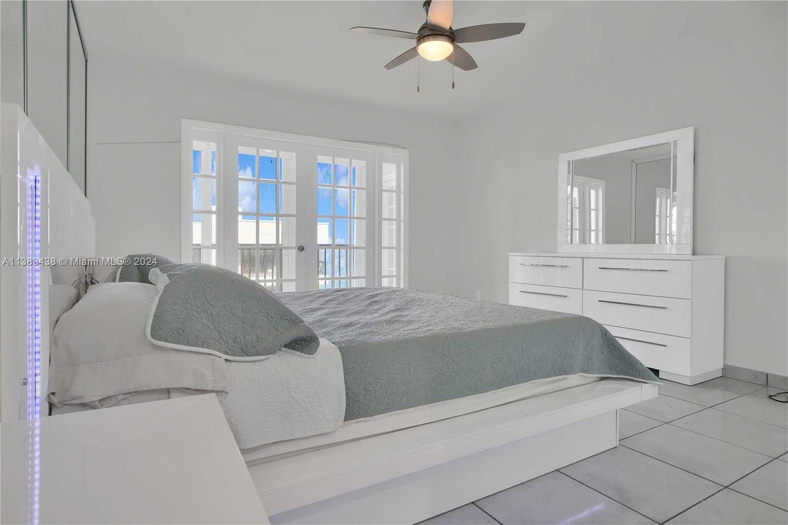 Small Image of 5401 COLLINS AVE #601, Miami Beach Number 22