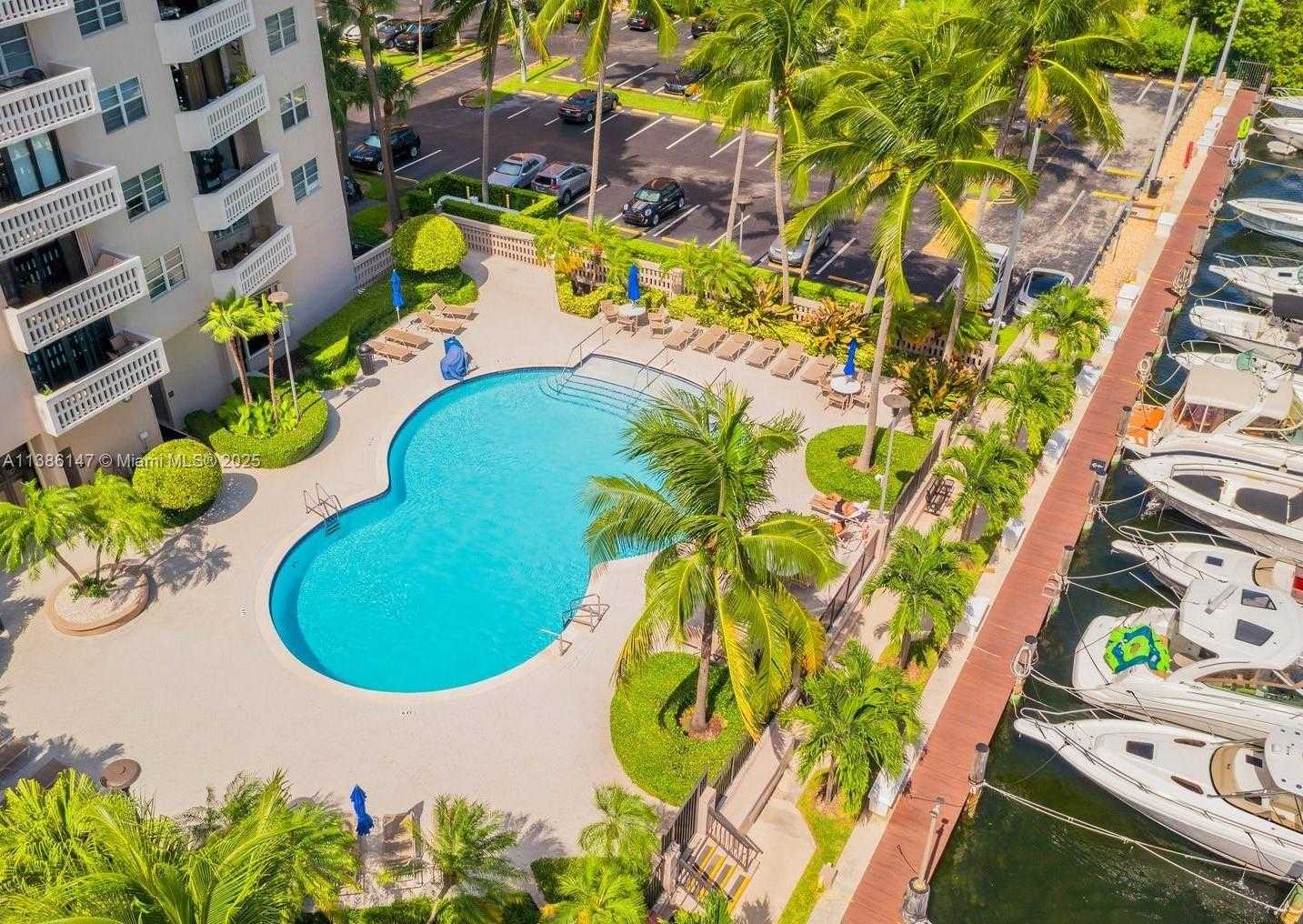 Small Image of 90 Edgewater Dr, Miami, FL 33133, USA Number 13