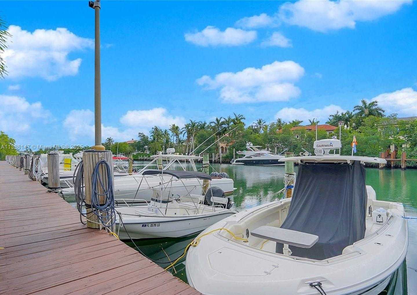 Small Image of 90 Edgewater Dr, Miami, FL 33133, USA Number 15