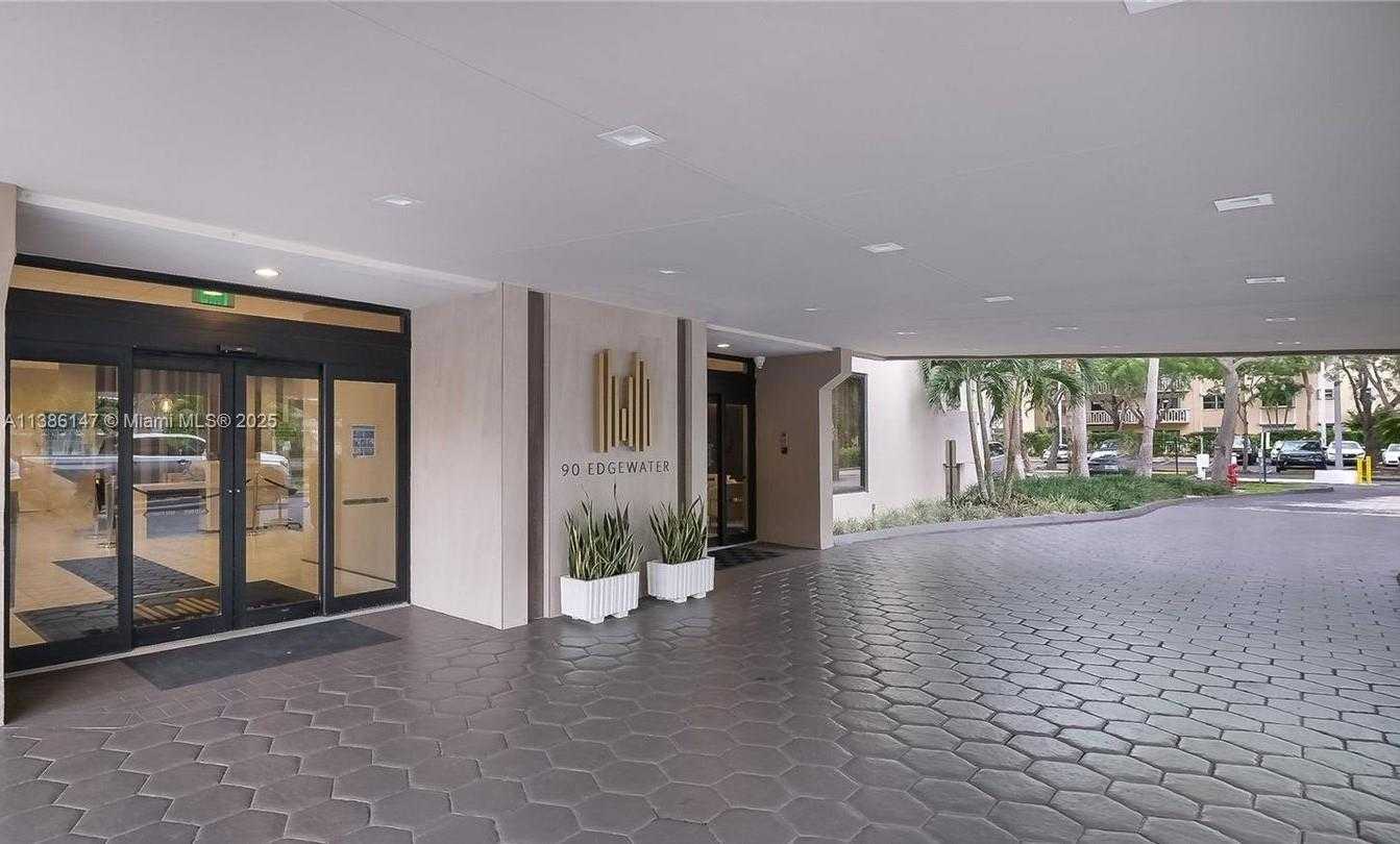 Small Image of 90 Edgewater Dr, Miami, FL 33133, USA Number 21