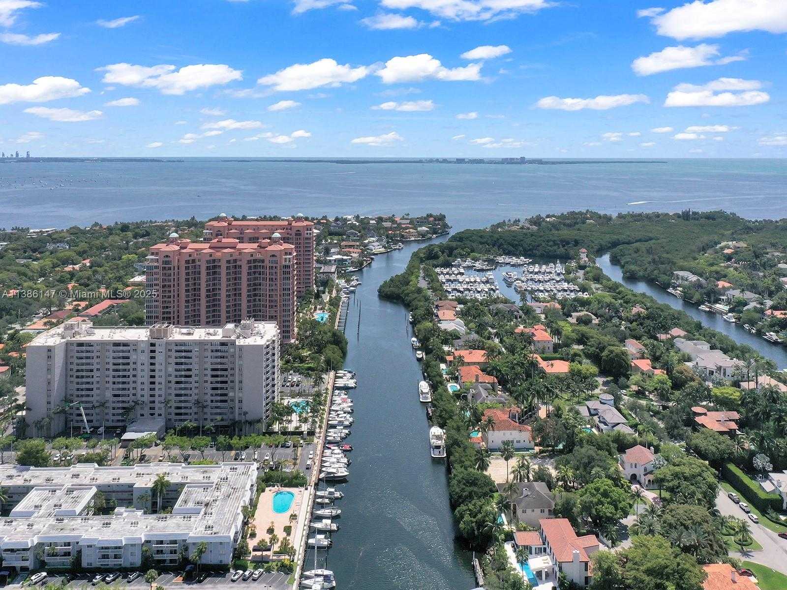 Small Image of 90 Edgewater Dr, Miami, FL 33133, USA Number 25