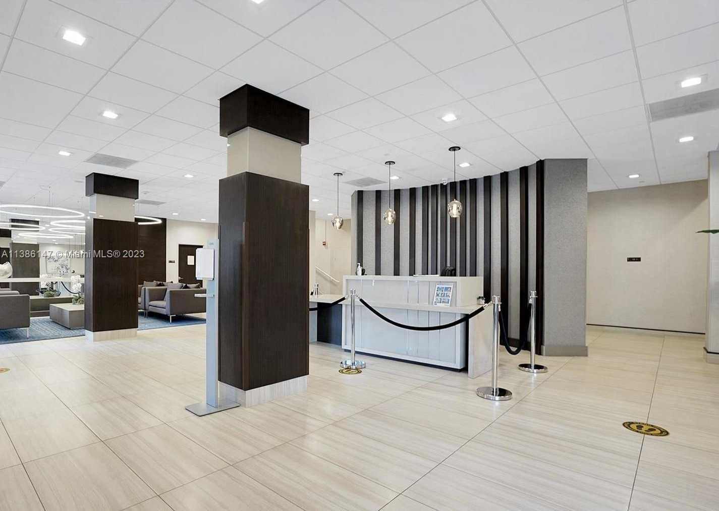 Small Image of 90 Edgewater Dr, Miami, FL 33133, USA Number 26