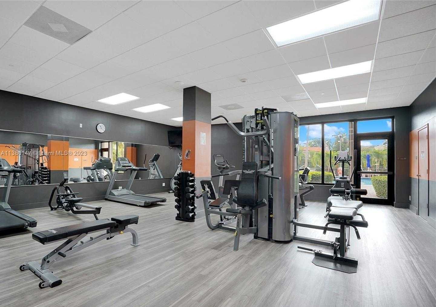 Small Image of 90 Edgewater Dr, Miami, FL 33133, USA Number 28