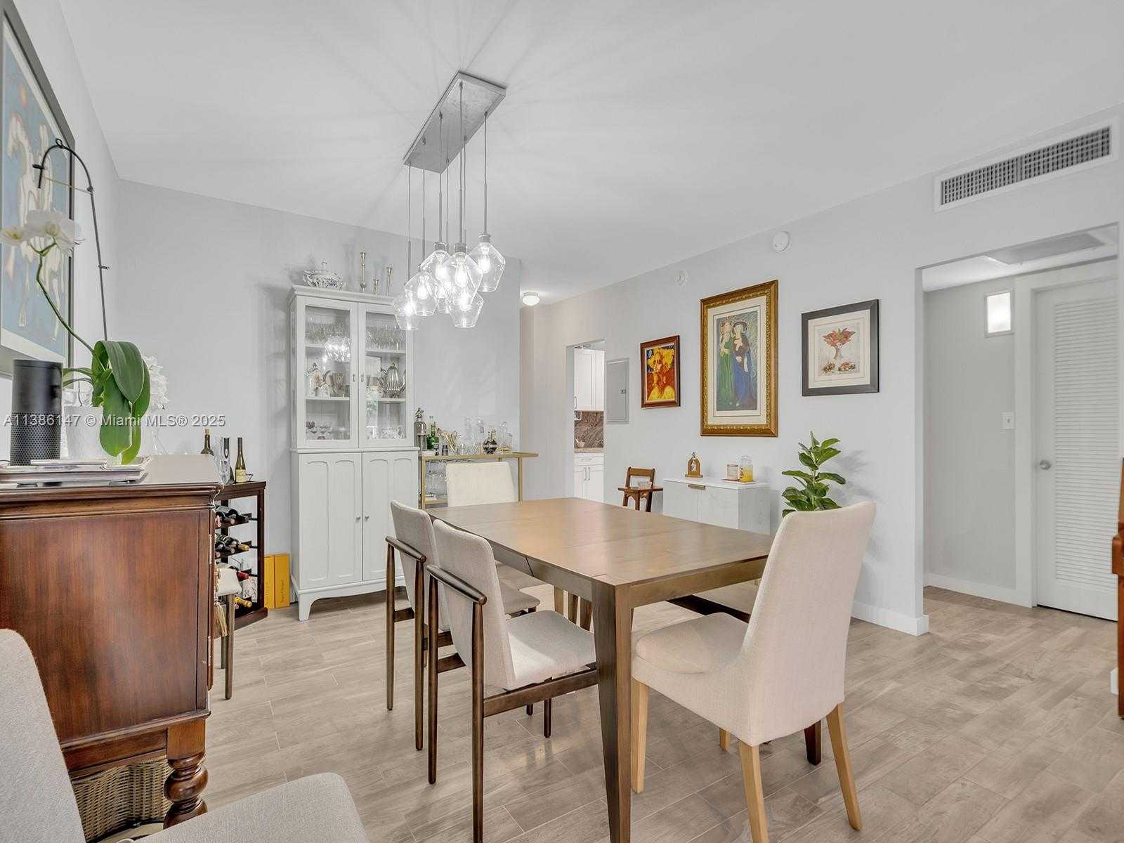 Small Image of 90 Edgewater Dr, Miami, FL 33133, USA Number 4