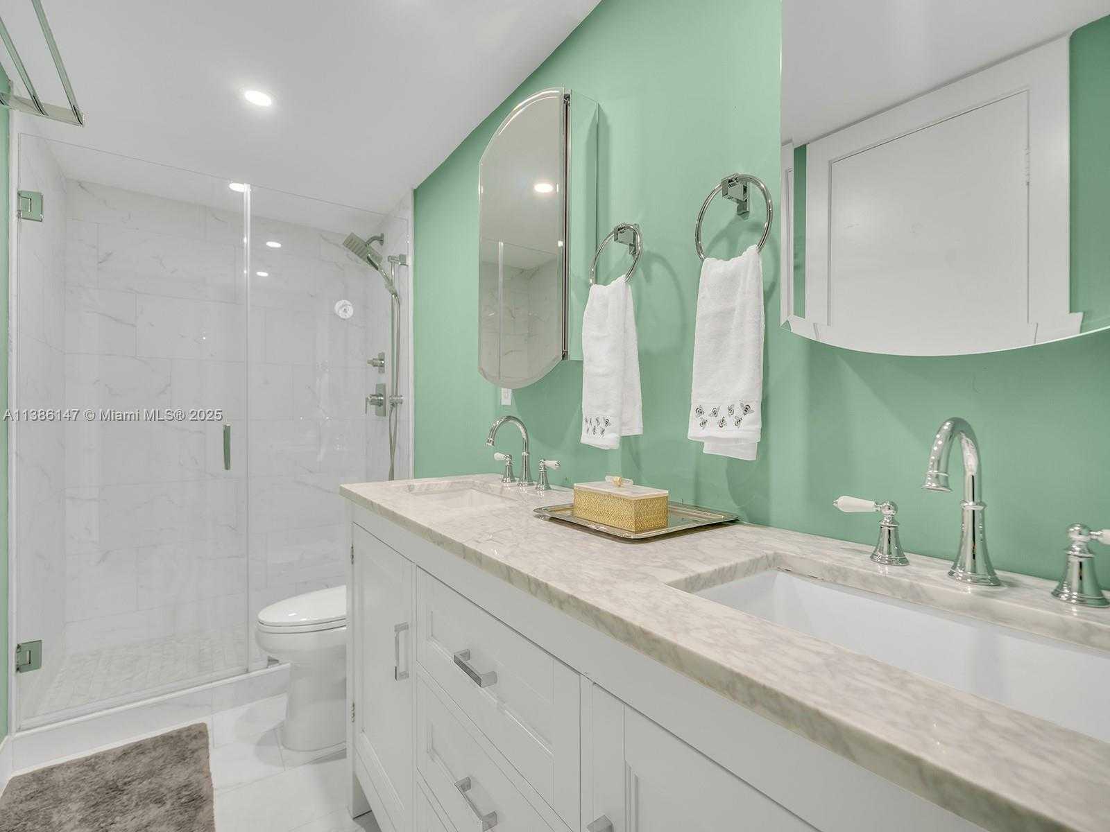 Small Image of 90 Edgewater Dr, Miami, FL 33133, USA Number 9