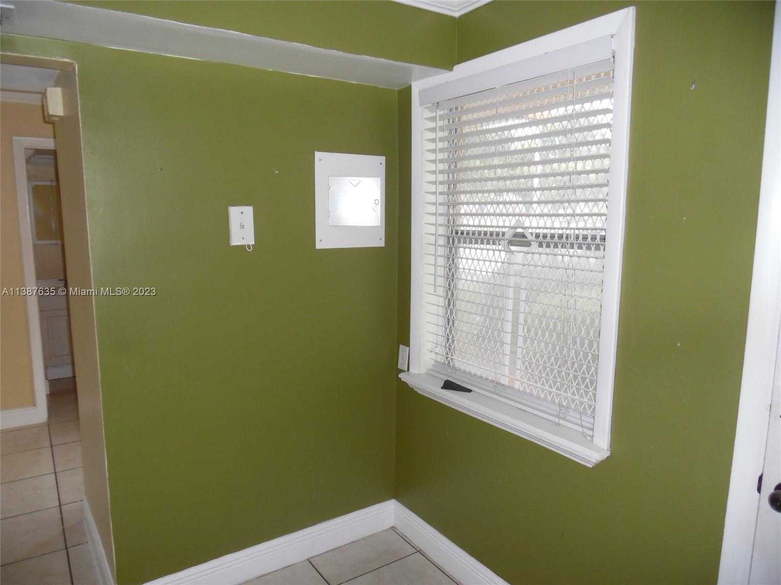 Small Image of 1501 NORTH EAST 191ST ST #C107, Miami Number 12