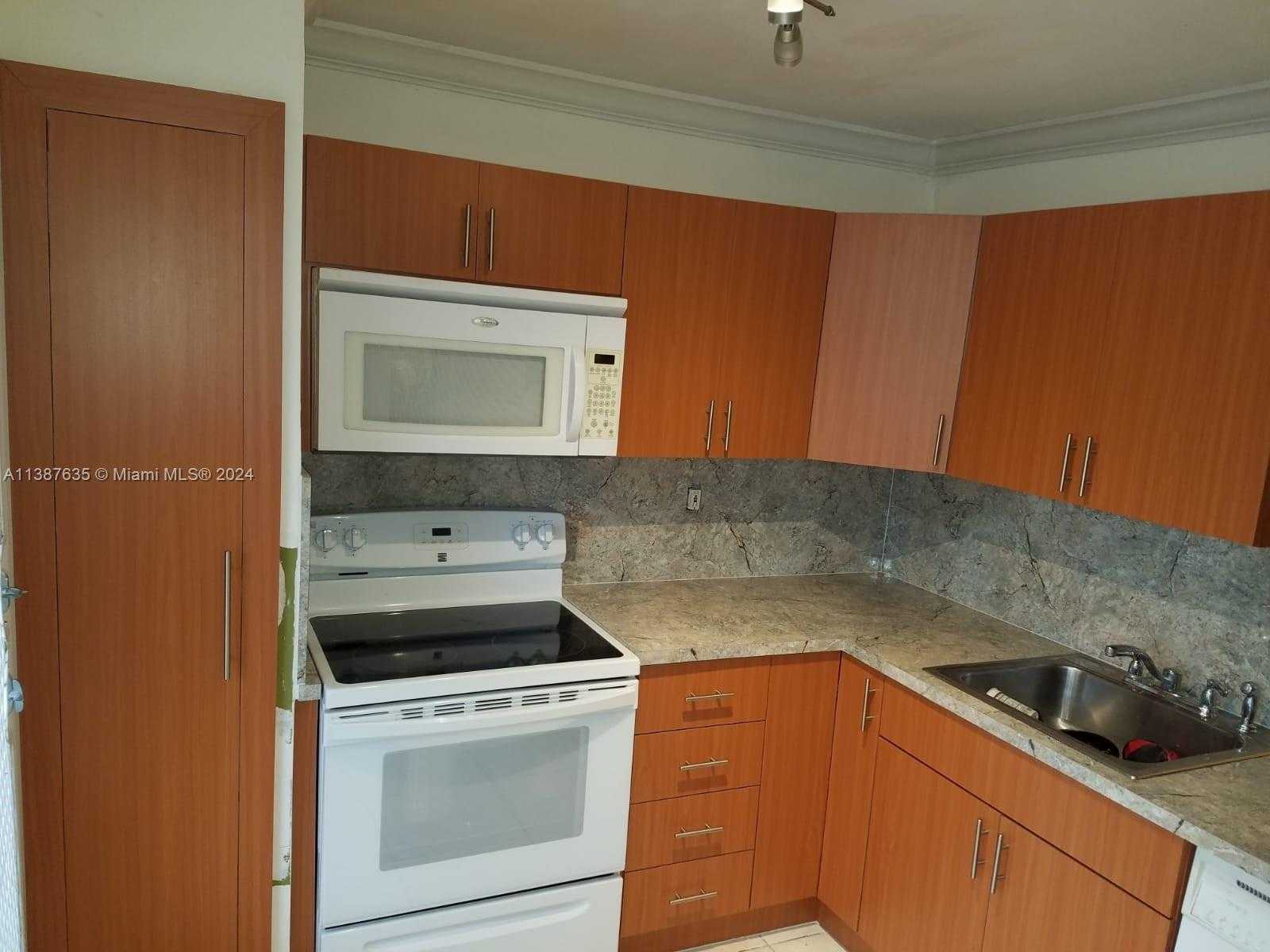 Small Image of 1501 NORTH EAST 191ST ST #C107, Miami Number 4
