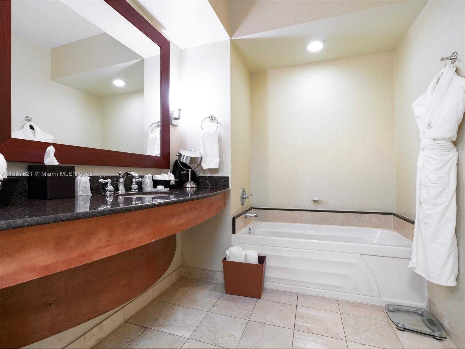 Small Image of 18001 COLLINS AVE #811, Sunny Isles Beach Number 3