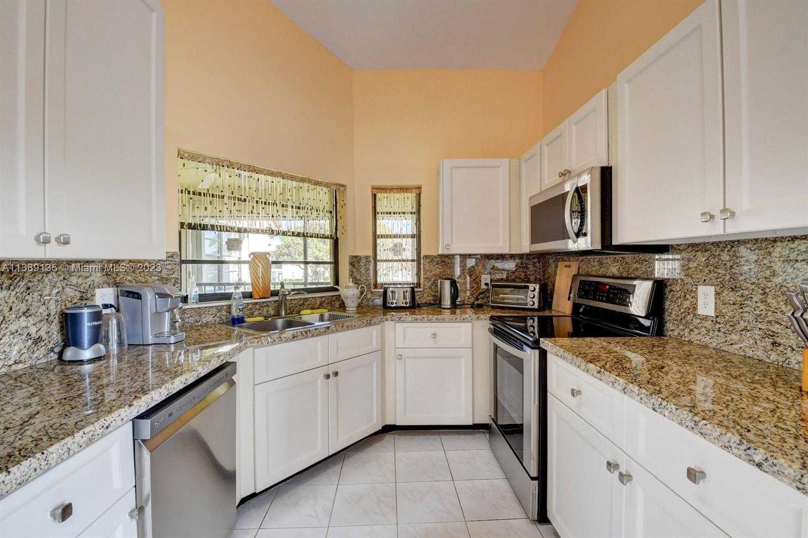 Small Image of 6027 PARKWALK DR, Boynton Beach Number 15