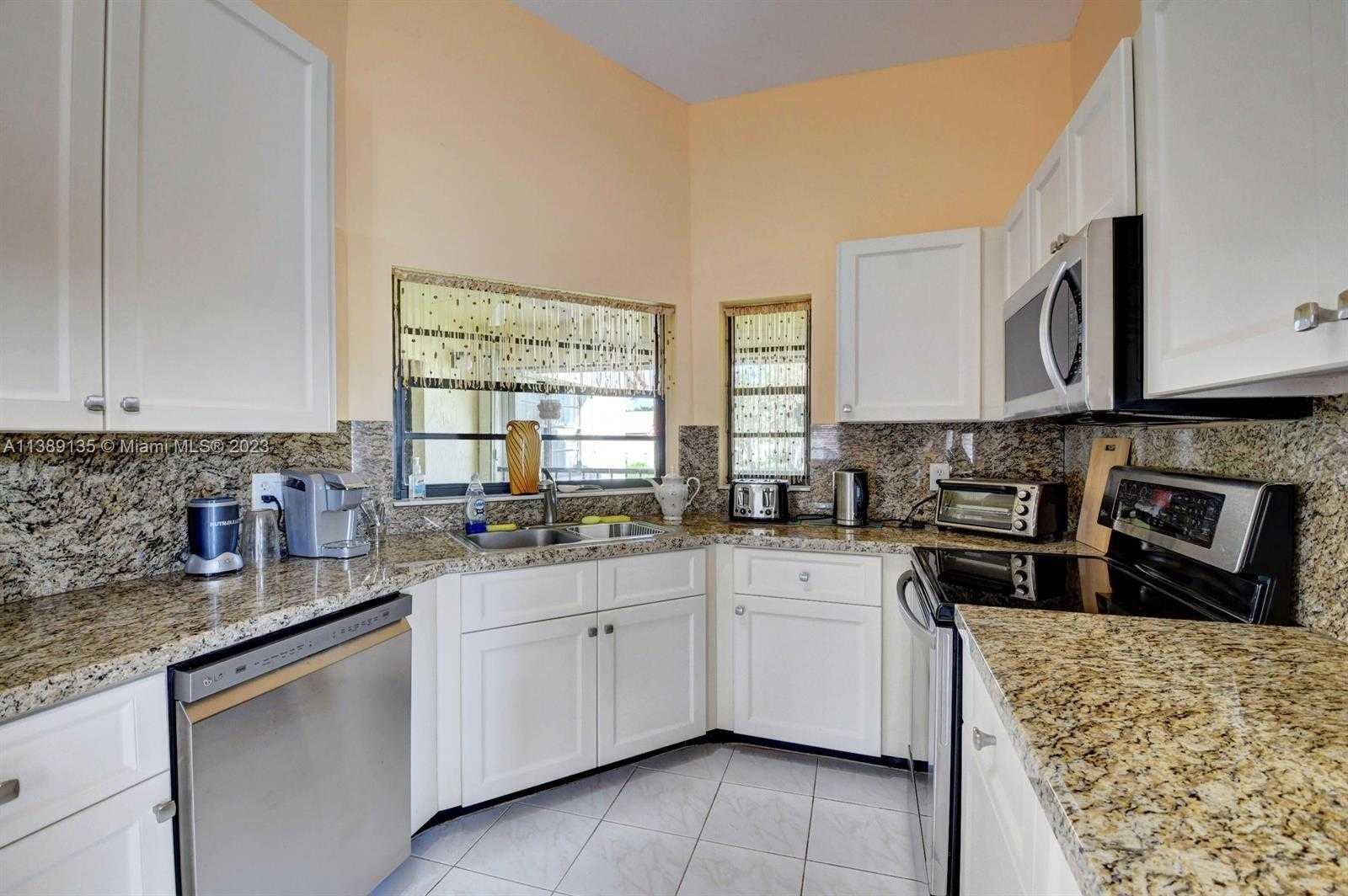 Small Image of 6027 PARKWALK DR, Boynton Beach Number 2
