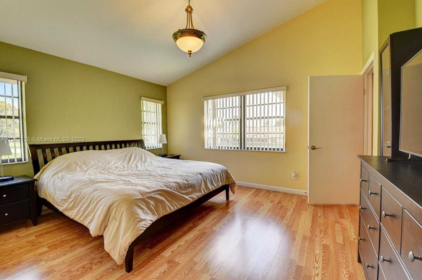 Small Image of 6027 PARKWALK DR, Boynton Beach Number 22