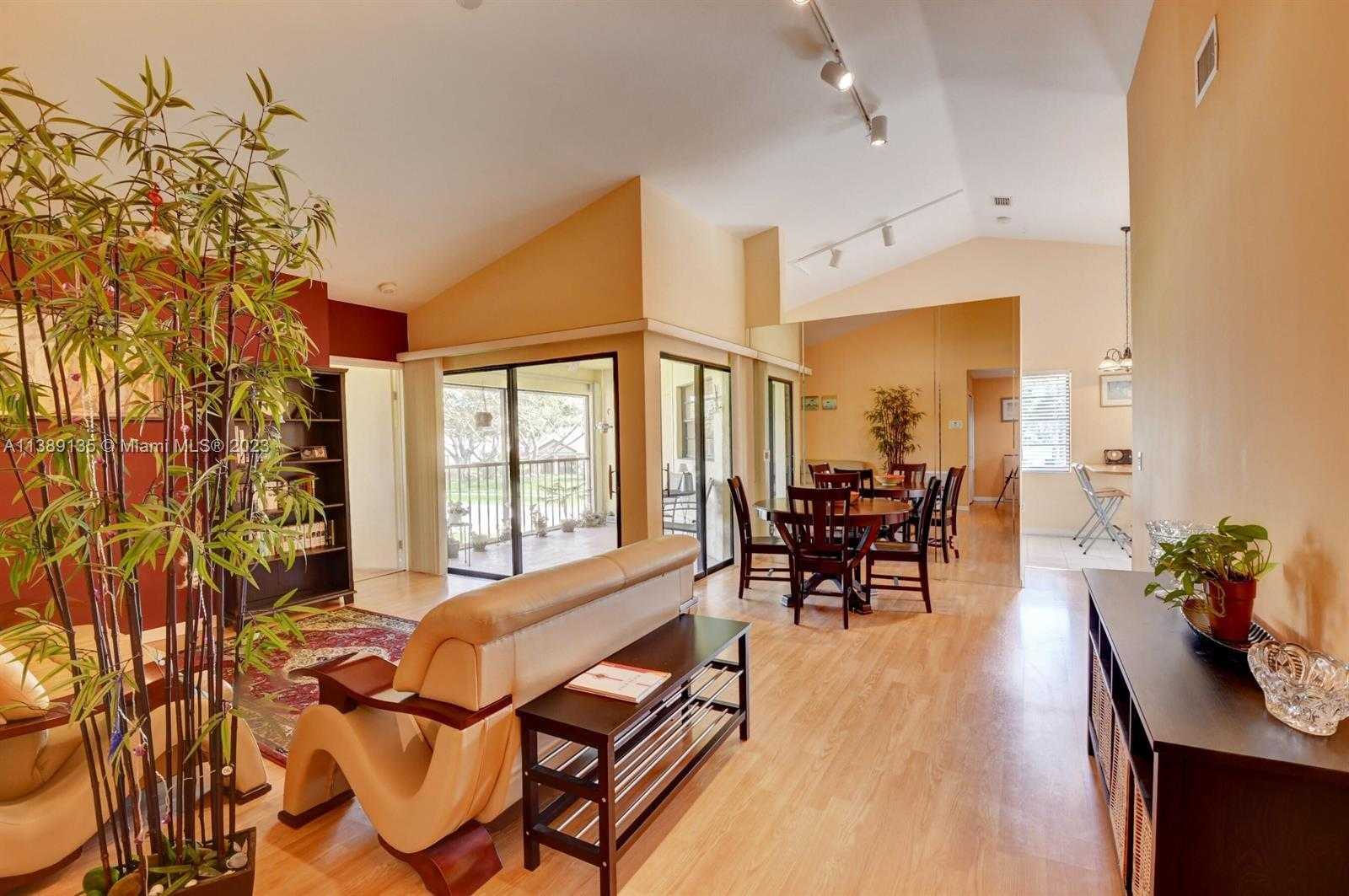 Small Image of 6027 PARKWALK DR, Boynton Beach Number 3