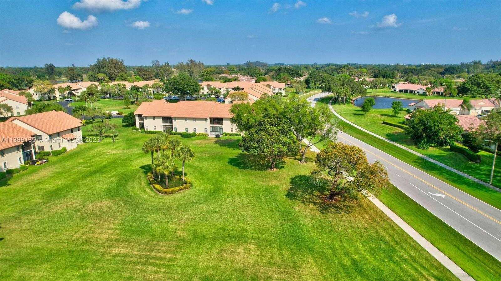 Small Image of 6027 PARKWALK DR, Boynton Beach Number 32