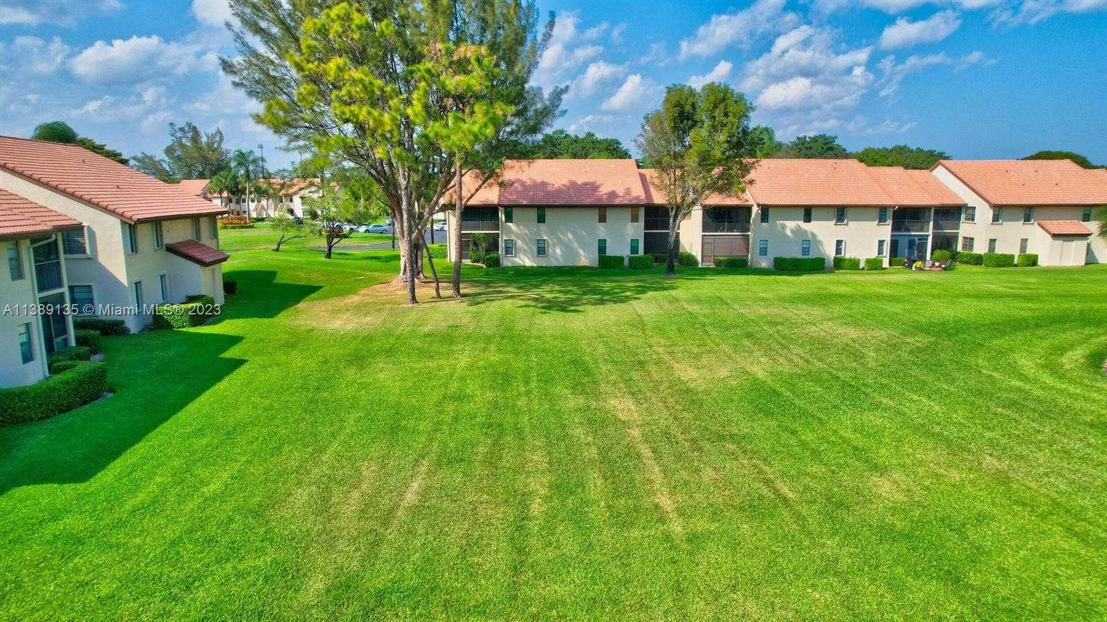 Small Image of 6027 PARKWALK DR, Boynton Beach Number 35