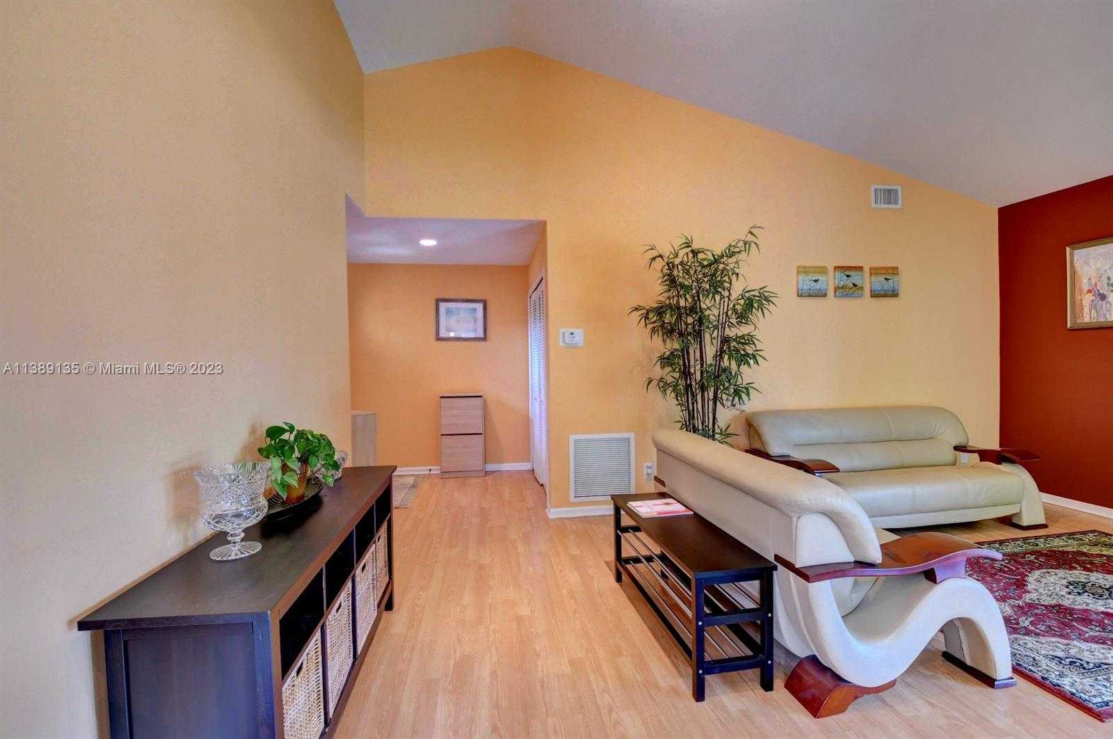 Small Image of 6027 PARKWALK DR, Boynton Beach Number 6