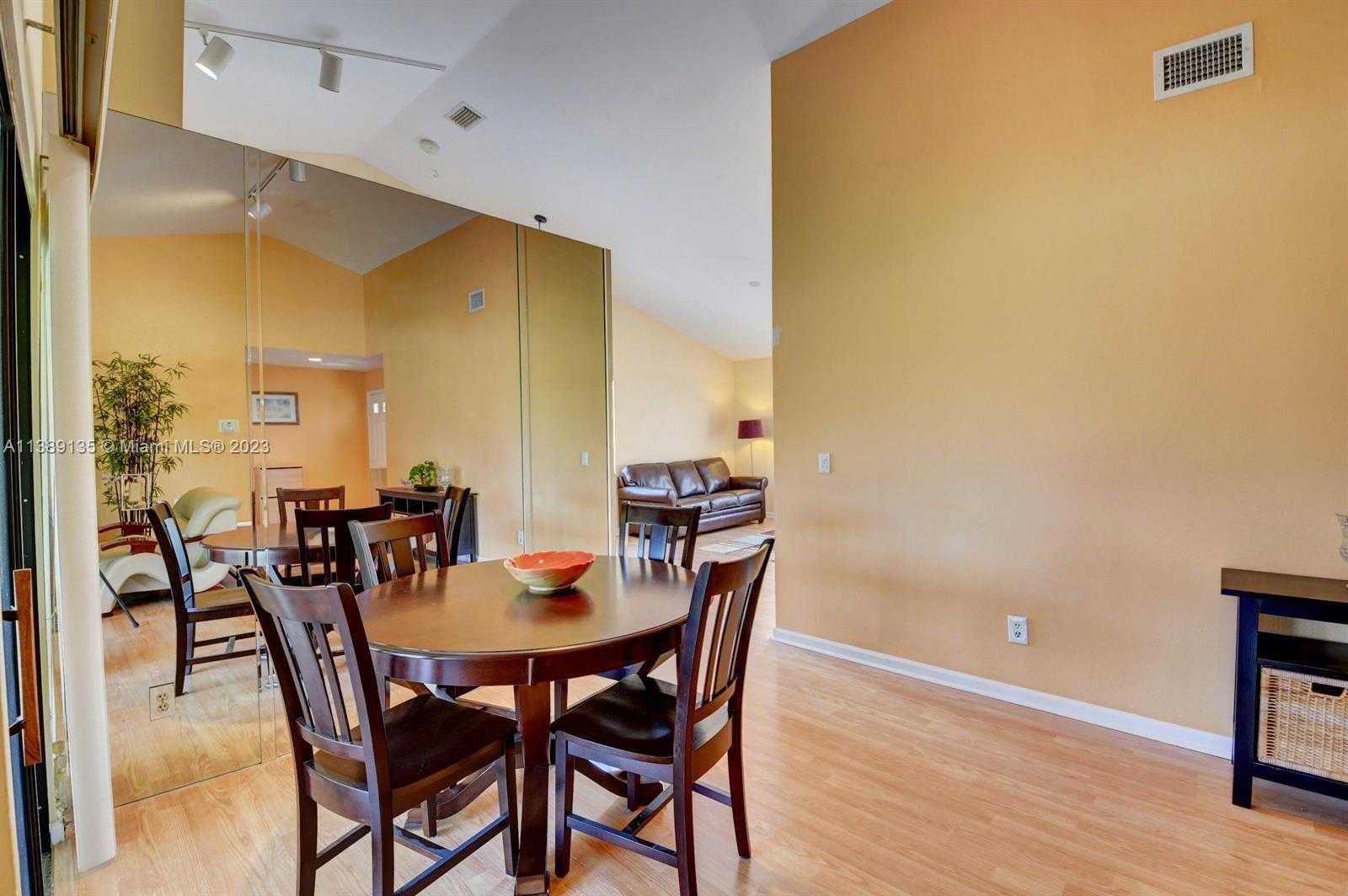 Small Image of 6027 PARKWALK DR, Boynton Beach Number 9