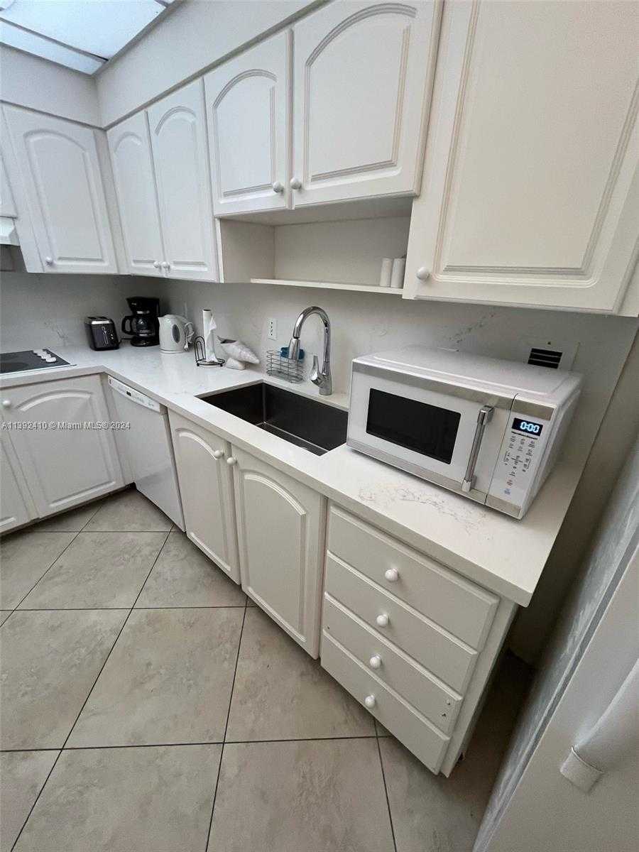 Small Image of 3901 SOUTH S OCEAN DR #PH16O, Hollywood Number 5