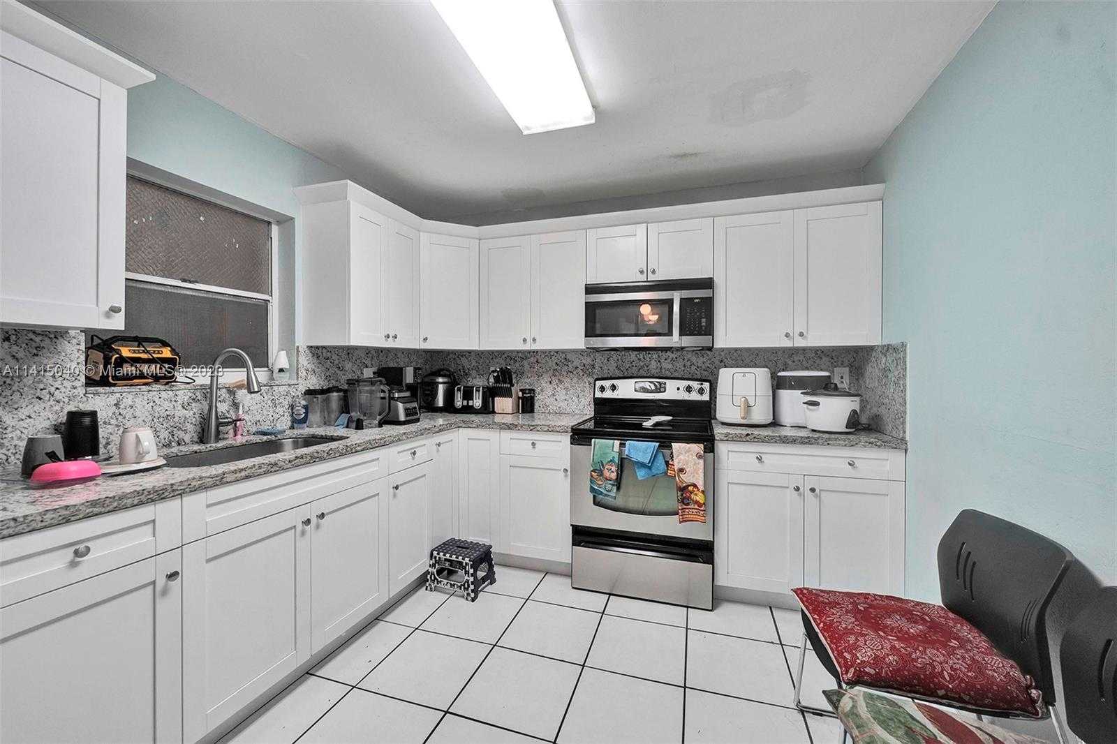 Small Image of 1630 WEST 46TH ST #410D, Hialeah Number 3