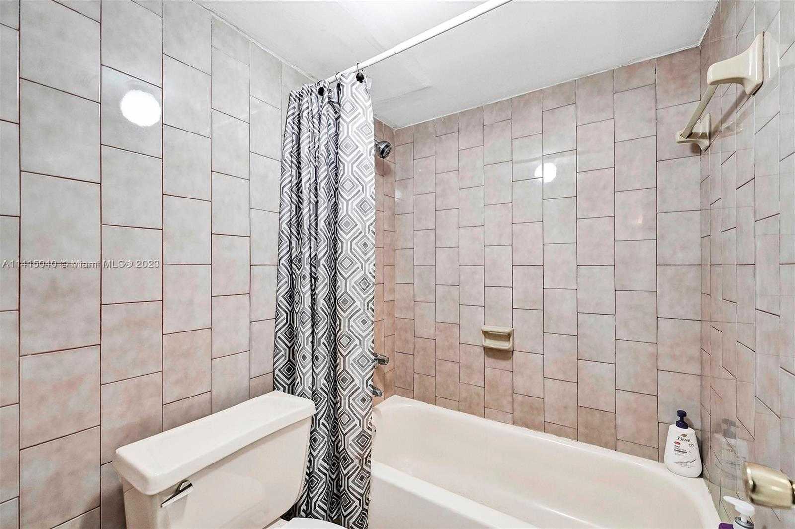 Small Image of 1630 WEST 46TH ST #410D, Hialeah Number 5