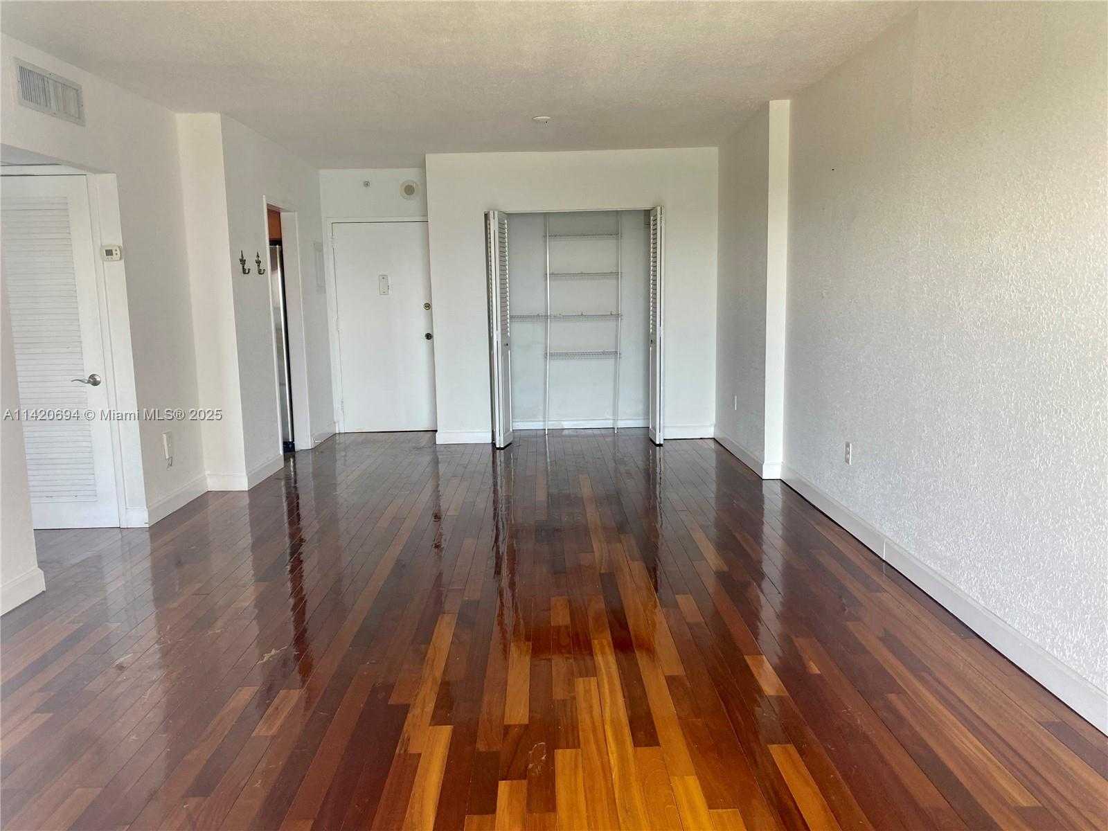 Small Image of 400 KINGS POINT DR #1406, Sunny Isles Beach Number 3