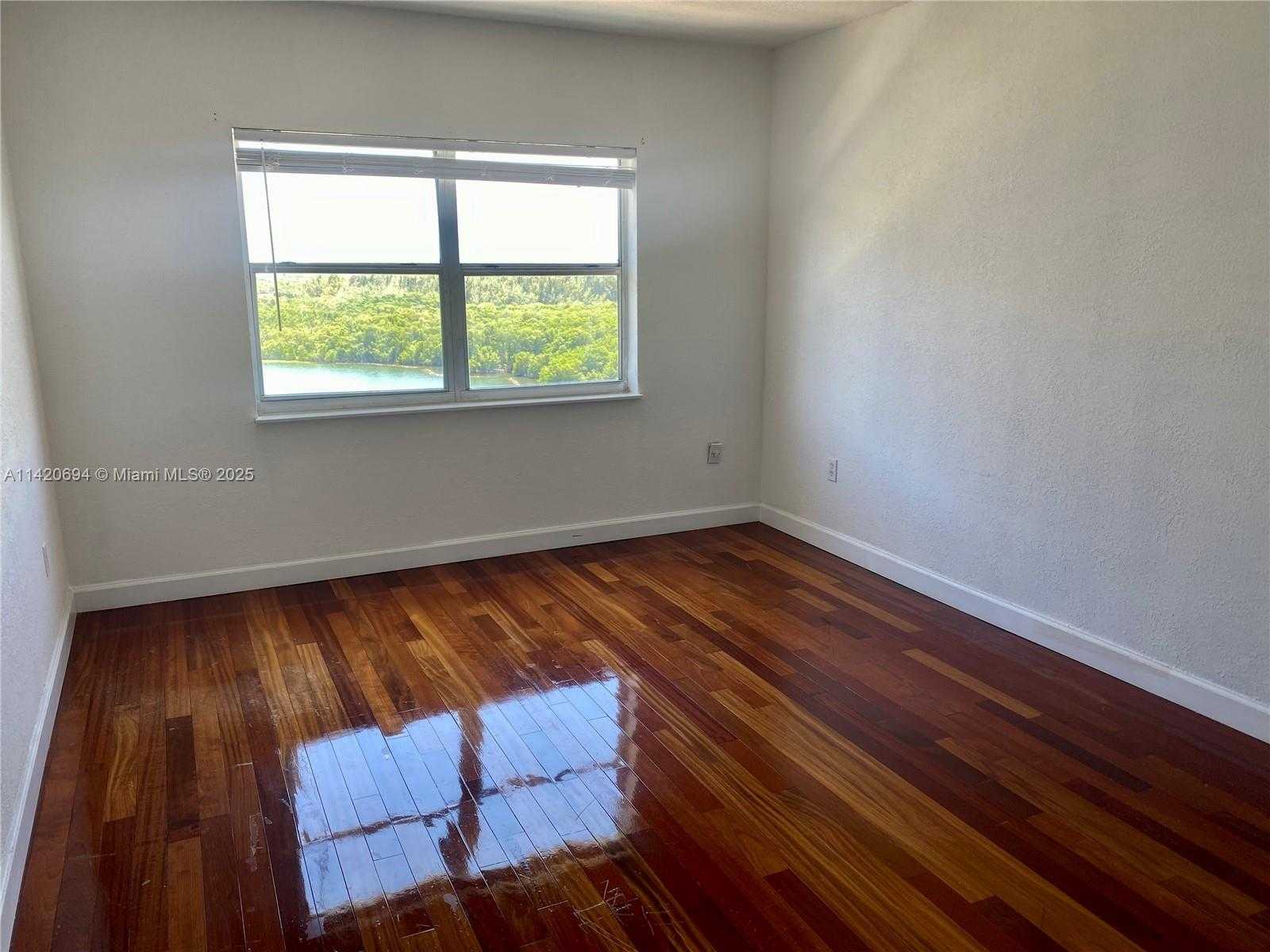 Small Image of 400 KINGS POINT DR #1406, Sunny Isles Beach Number 4