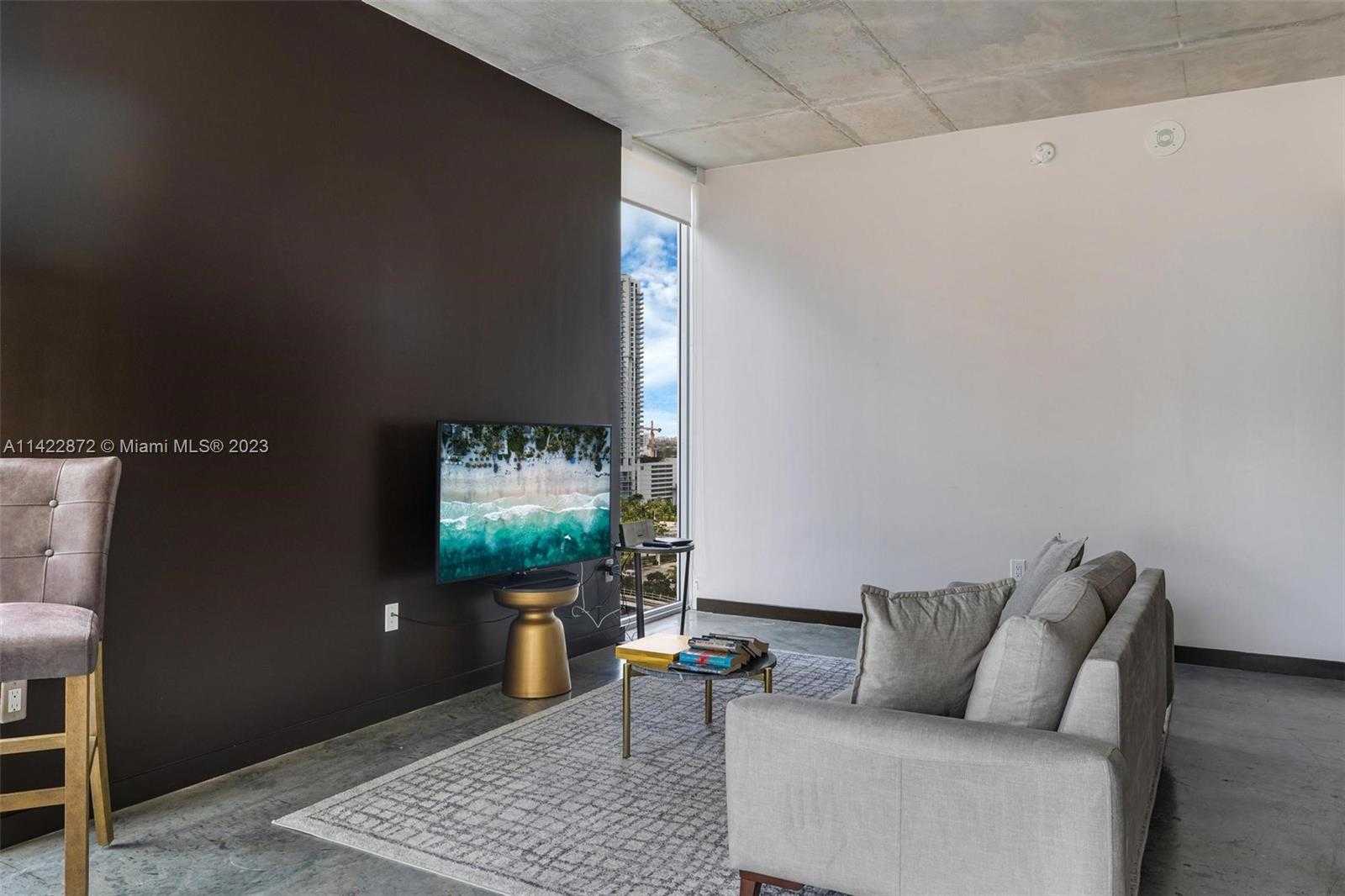 Small Image of 151 #501, Miami Number 9