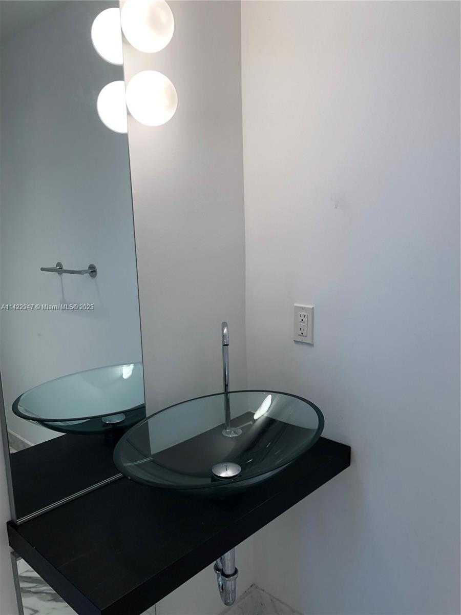 Small Image of 200 BISCAYNE BOULEVARD WAY #3406, Miami Number 12