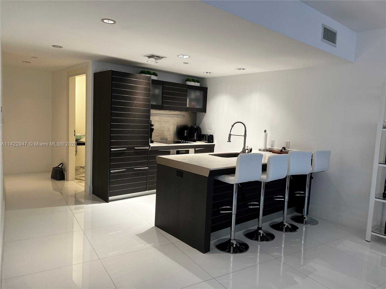 Small Image of 200 BISCAYNE BOULEVARD WAY #3406, Miami Number 21
