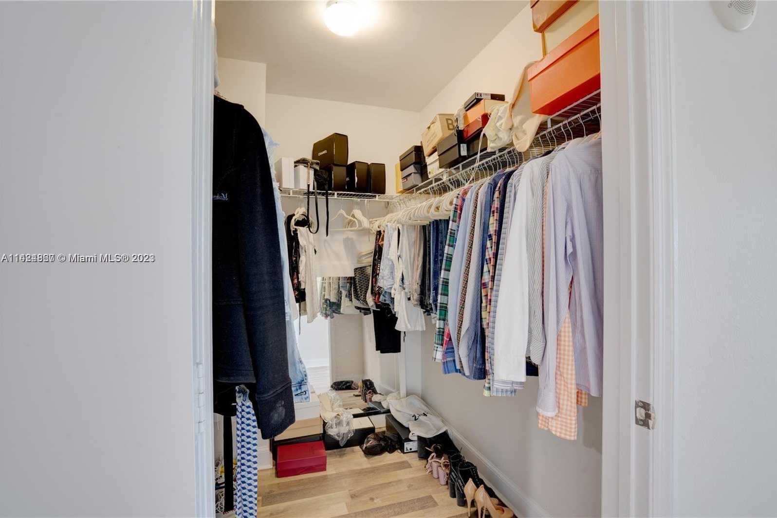 Small Image of 15051 ROYAL OAKS LN #503, North Miami Number 13