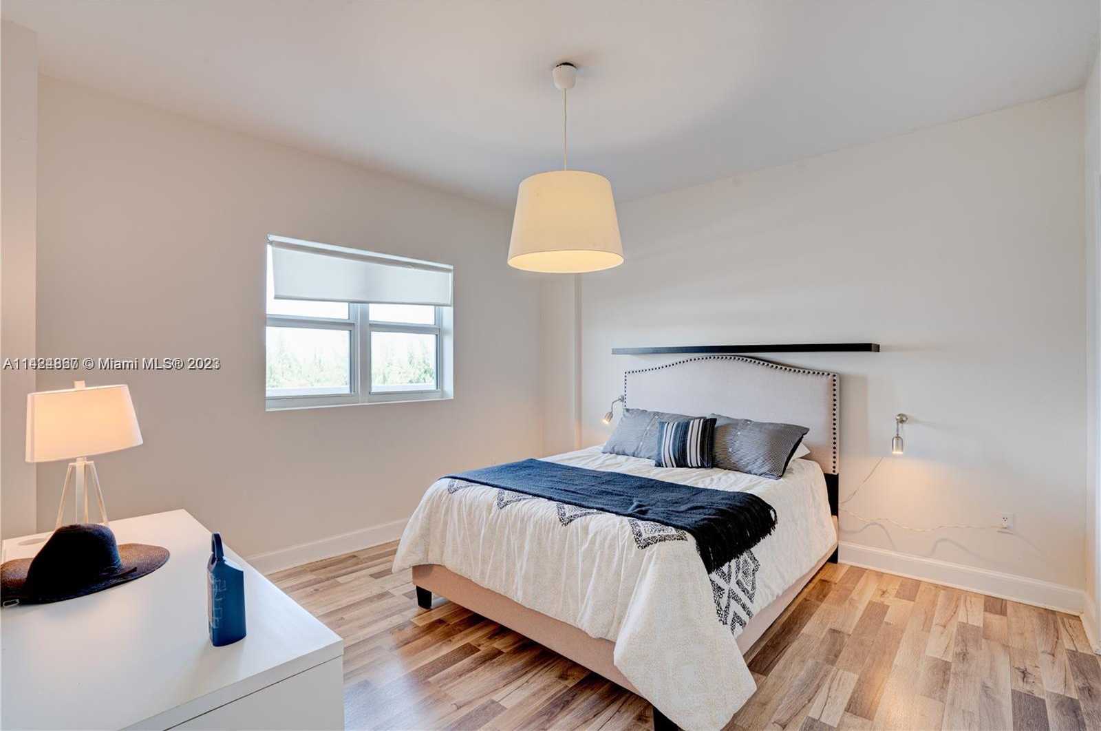 Small Image of 15051 ROYAL OAKS LN #503, North Miami Number 14