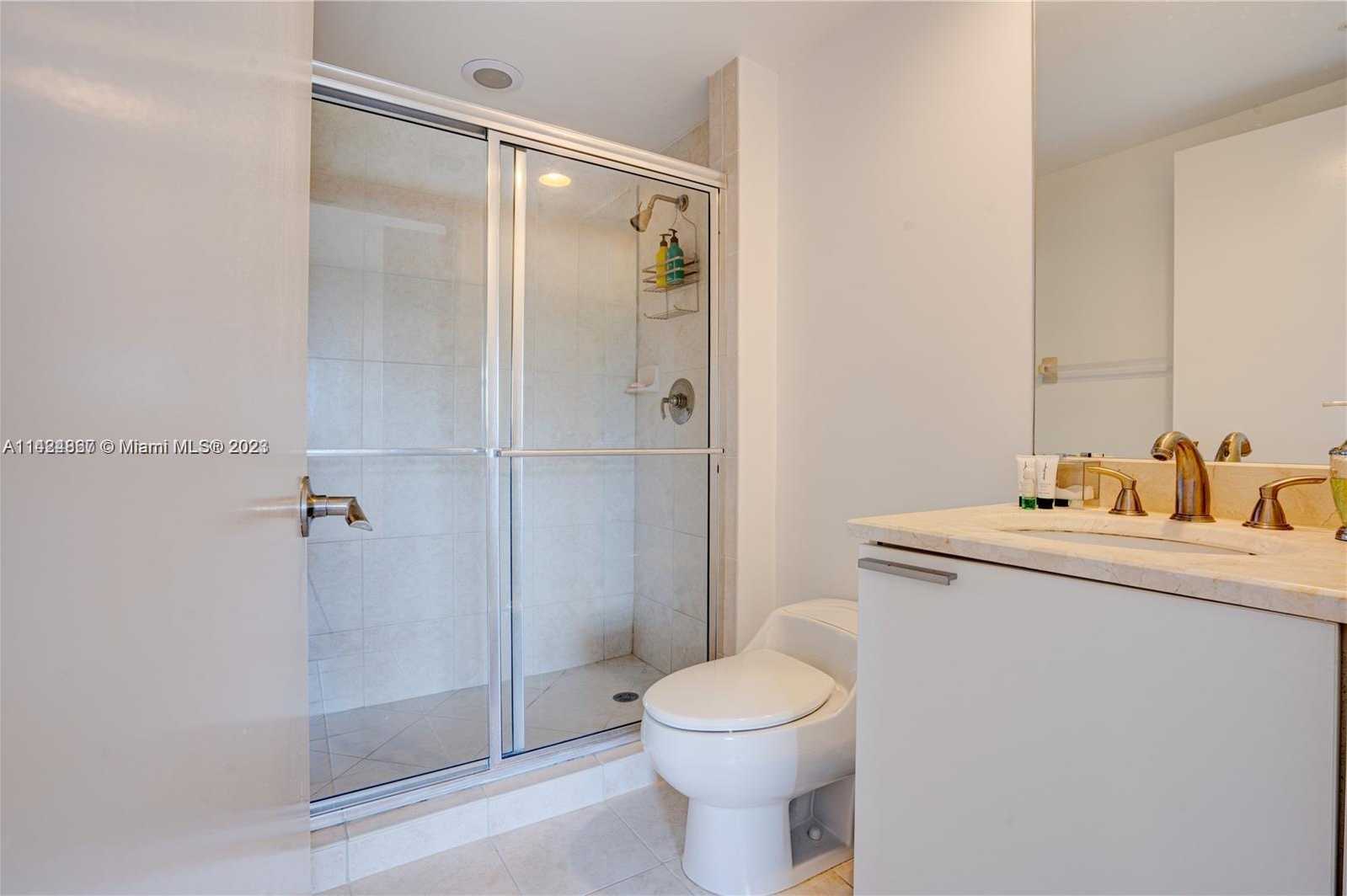 Small Image of 15051 ROYAL OAKS LN #503, North Miami Number 16
