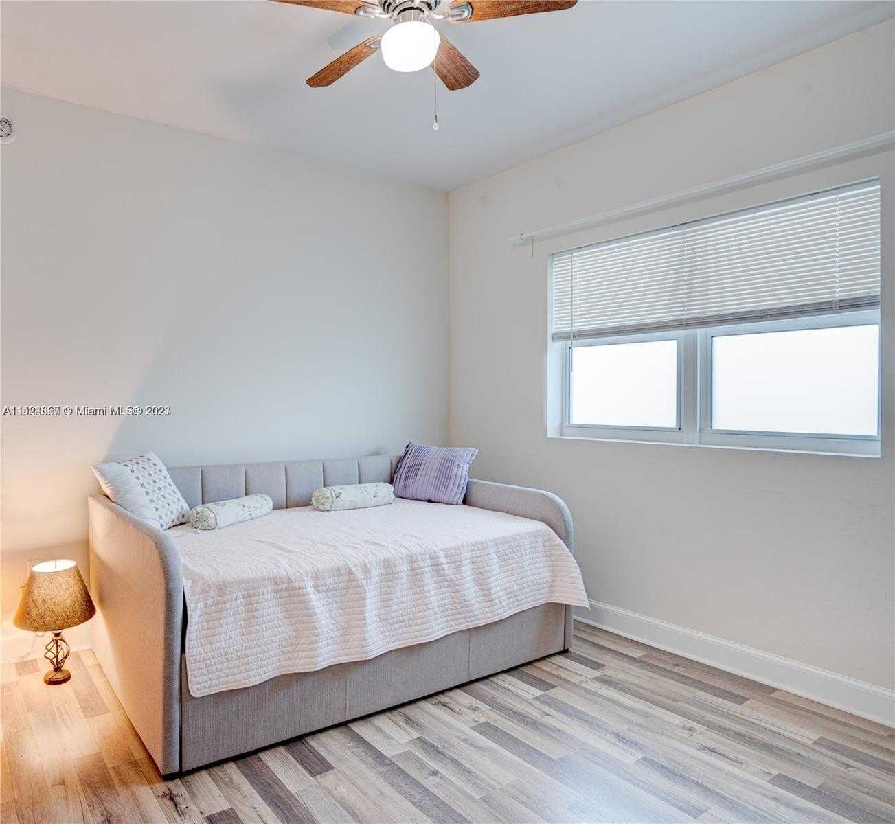 Small Image of 15051 ROYAL OAKS LN #503, North Miami Number 18
