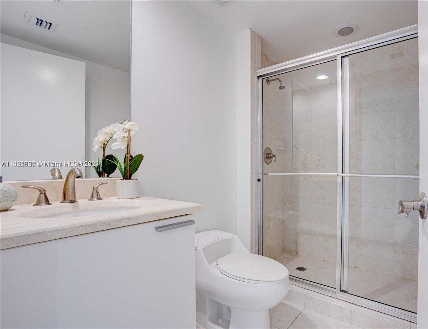 Small Image of 15051 ROYAL OAKS LN #503, North Miami Number 19