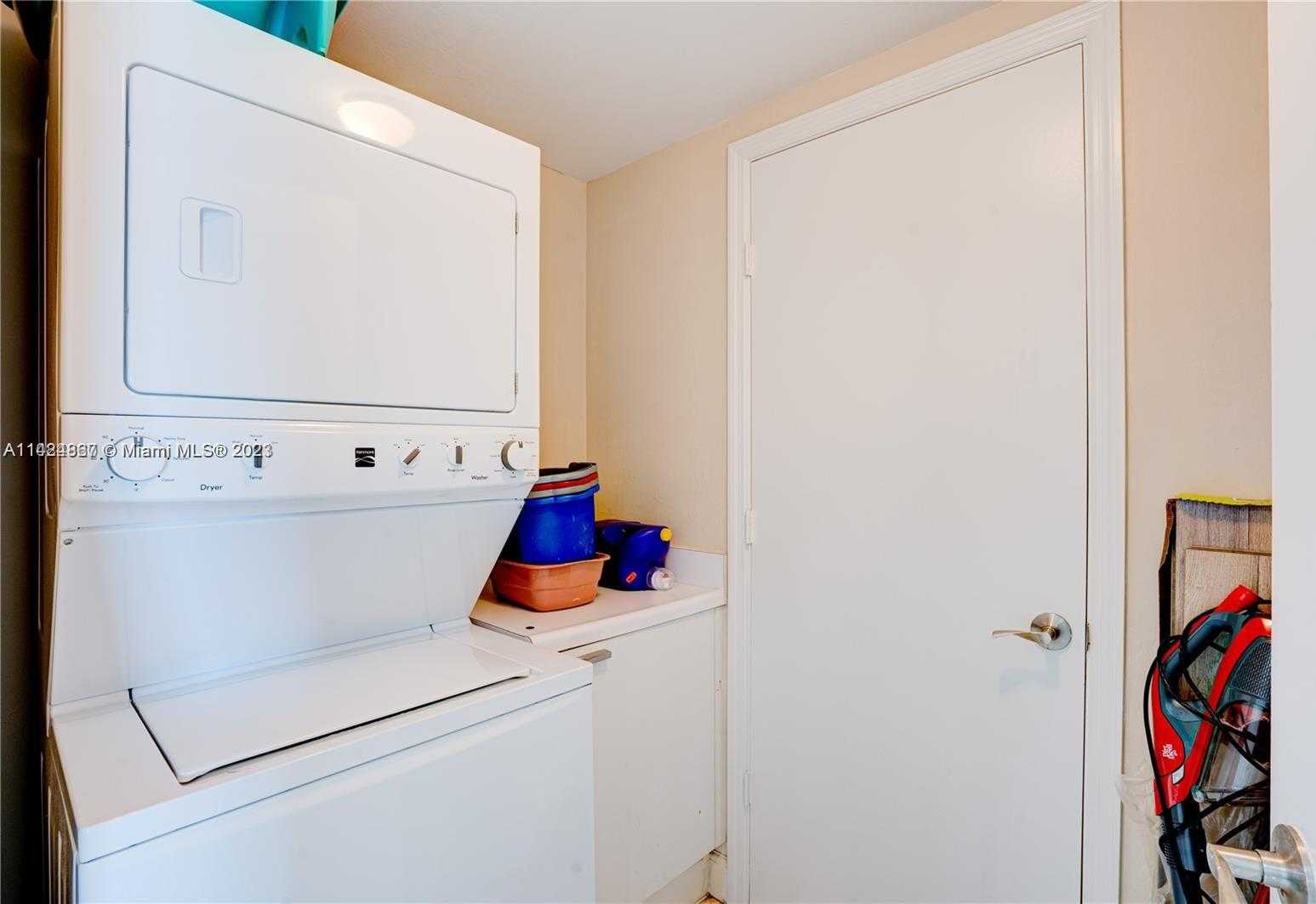 Small Image of 15051 ROYAL OAKS LN #503, North Miami Number 20