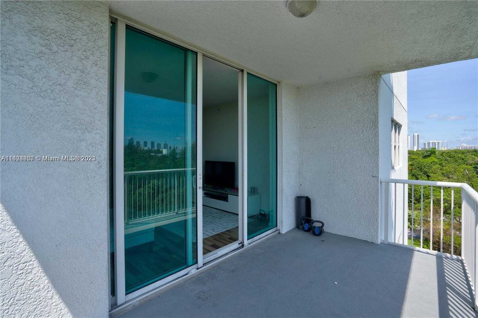 Small Image of 15051 ROYAL OAKS LN #503, North Miami Number 21