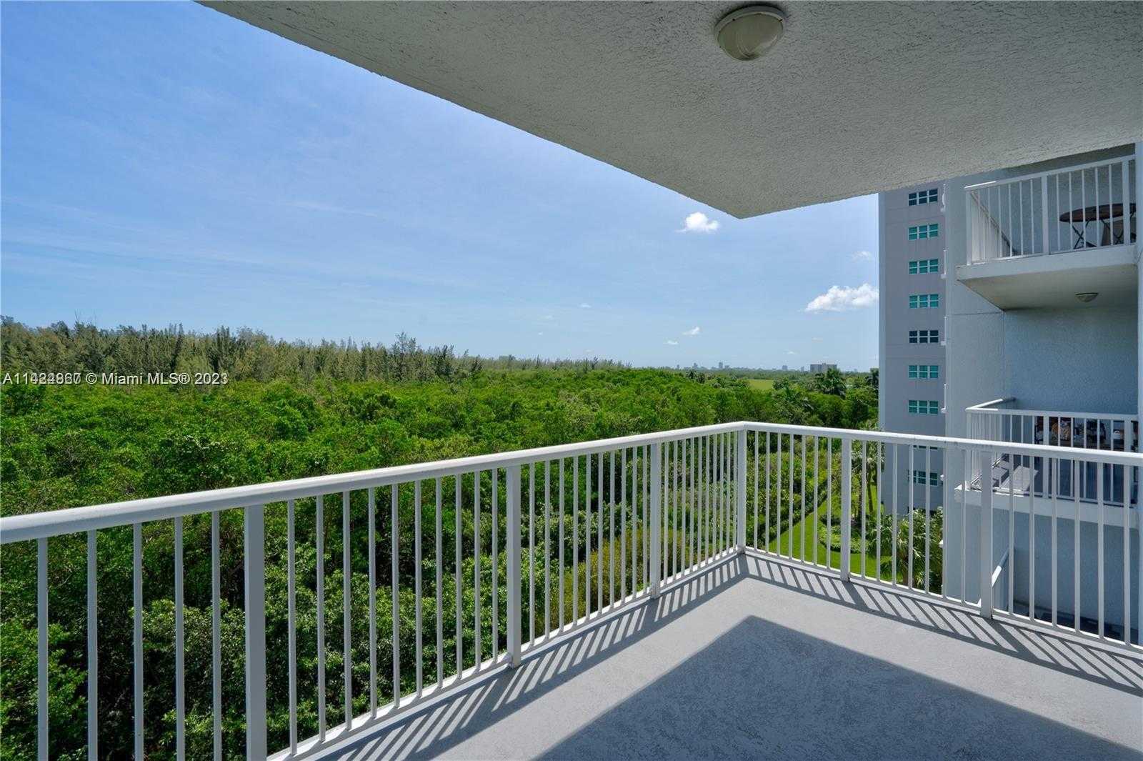 Small Image of 15051 ROYAL OAKS LN #503, North Miami Number 22